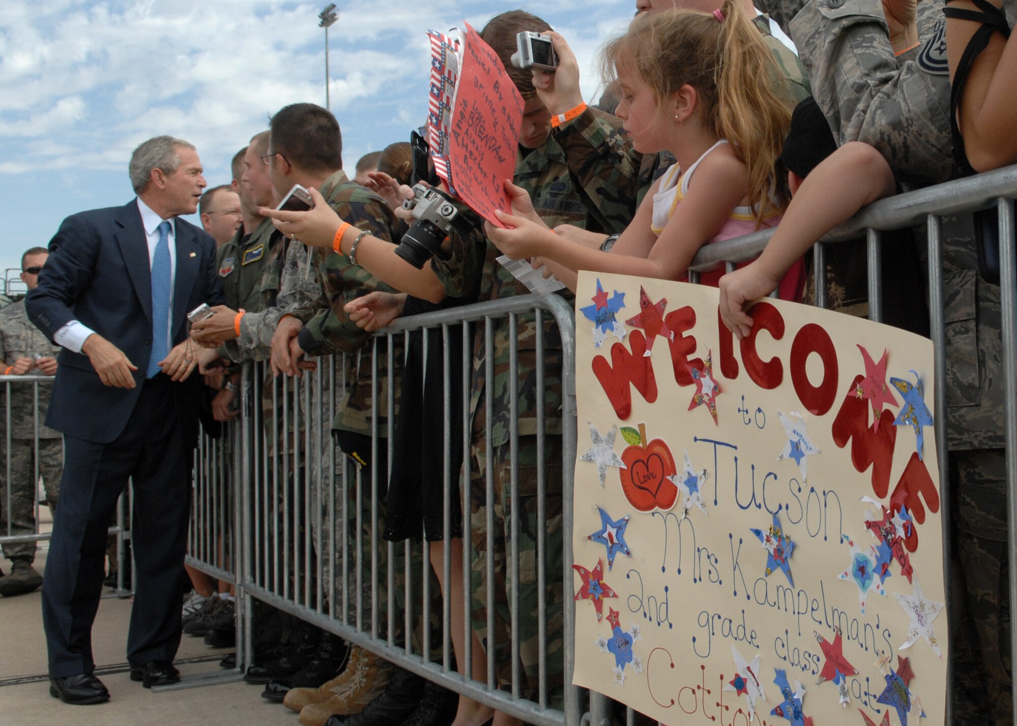 President Bush visits D-M, Tucson (U.S. Air Force photo by Senior Airman Alesia Goosic)