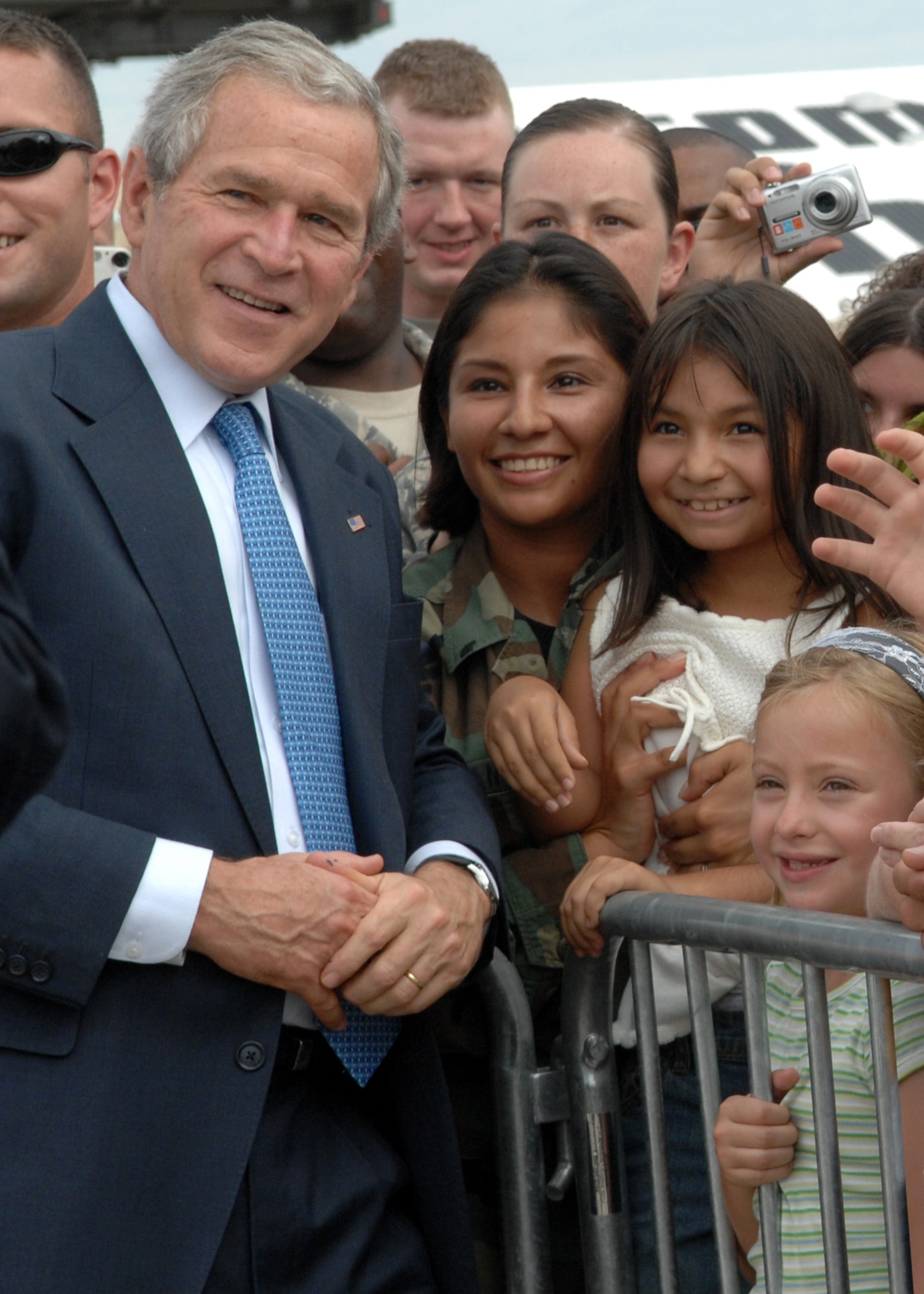 President Bush visits D-M, Tucson (U.S. Air Force photo by Senior Airman Alesia Goosic)