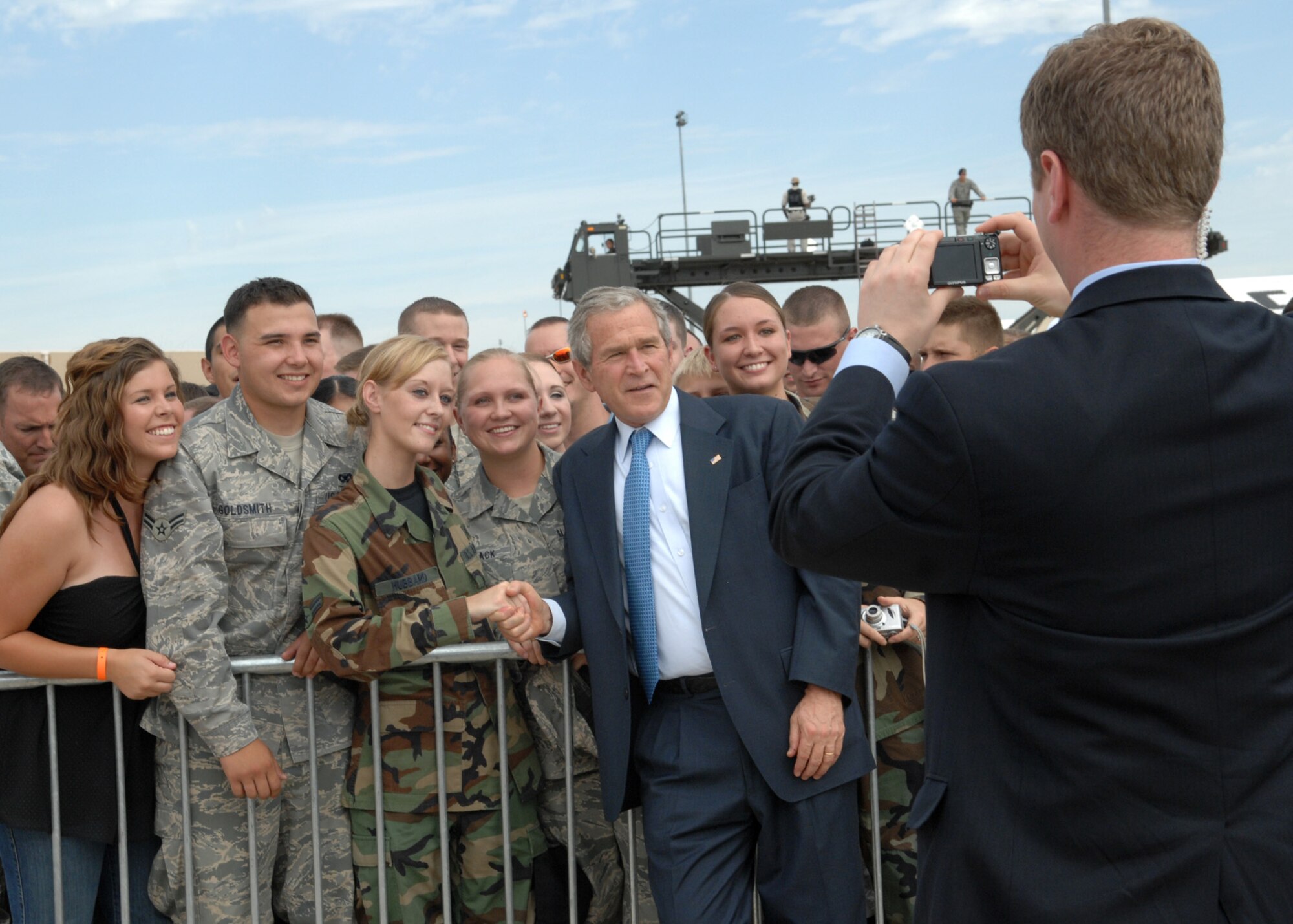 President Bush visits D-M, Tucson (U.S. Air Force photo by Senior Airman Alesia Goosic)