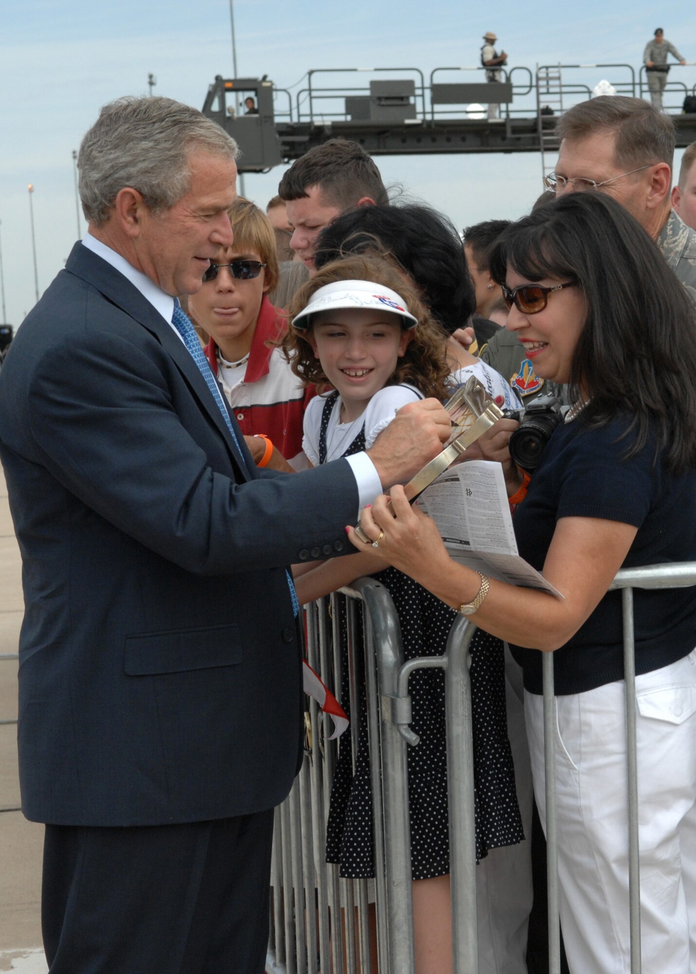 President Bush visits D-M, Tucson (U.S. Air Force photo by Senior Airman Alesia Goosic)