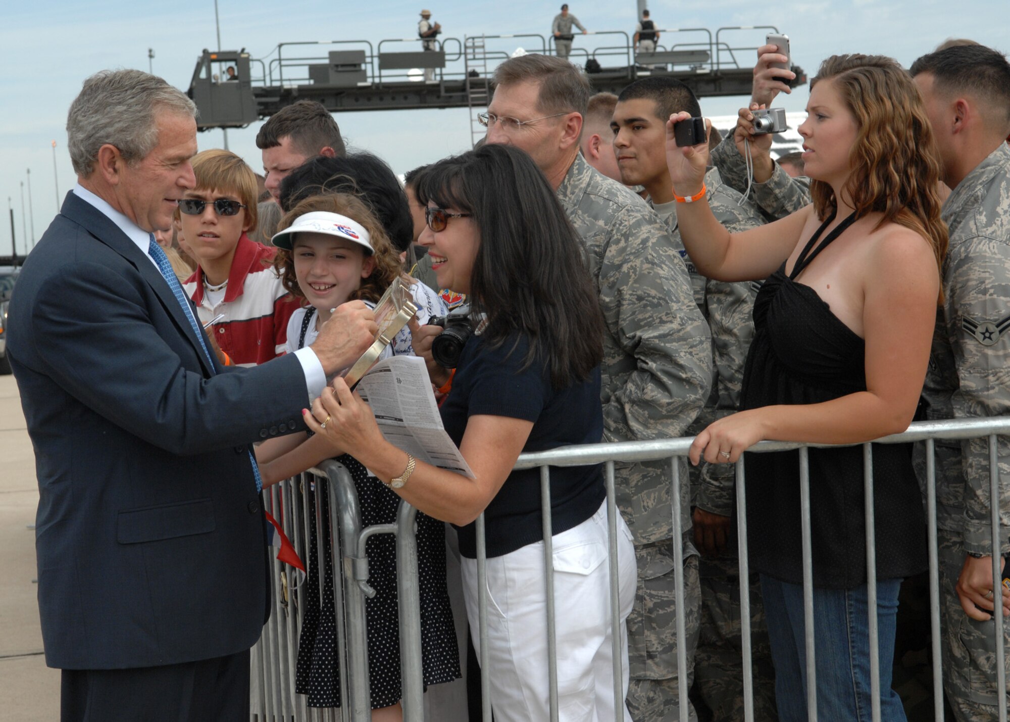 President Bush visits D-M, Tucson (U.S. Air Force photo by Senior Airman Alesia Goosic)