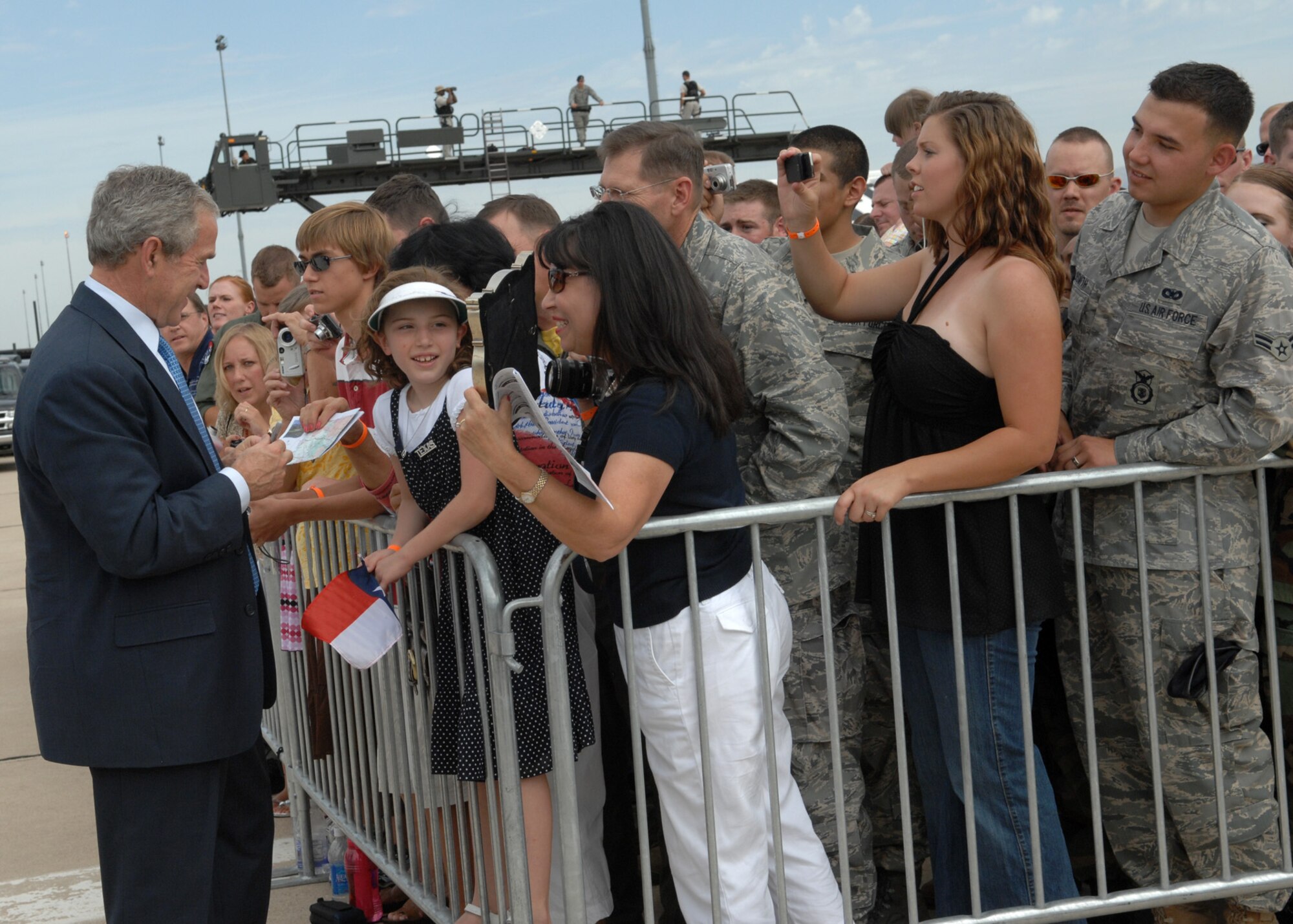 President Bush visits D-M, Tucson (U.S. Air Force photo by Senior Airman Alesia Goosic)