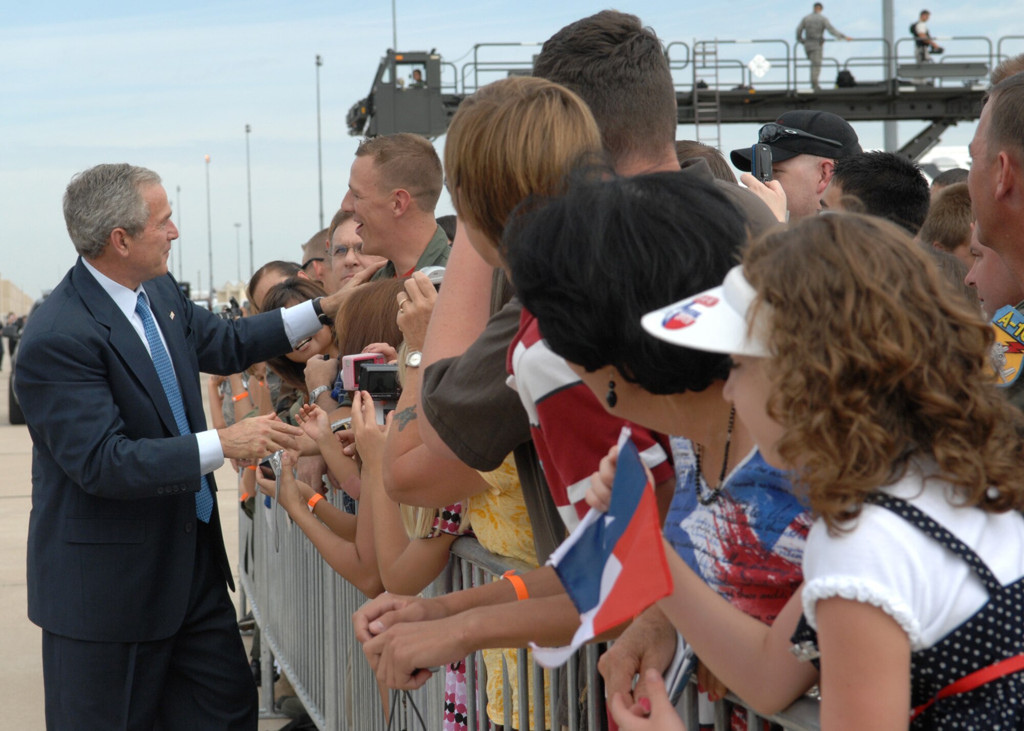 President Bush visits D-M, Tucson (U.S. Air Force photo by Senior Airman Alesia Goosic)