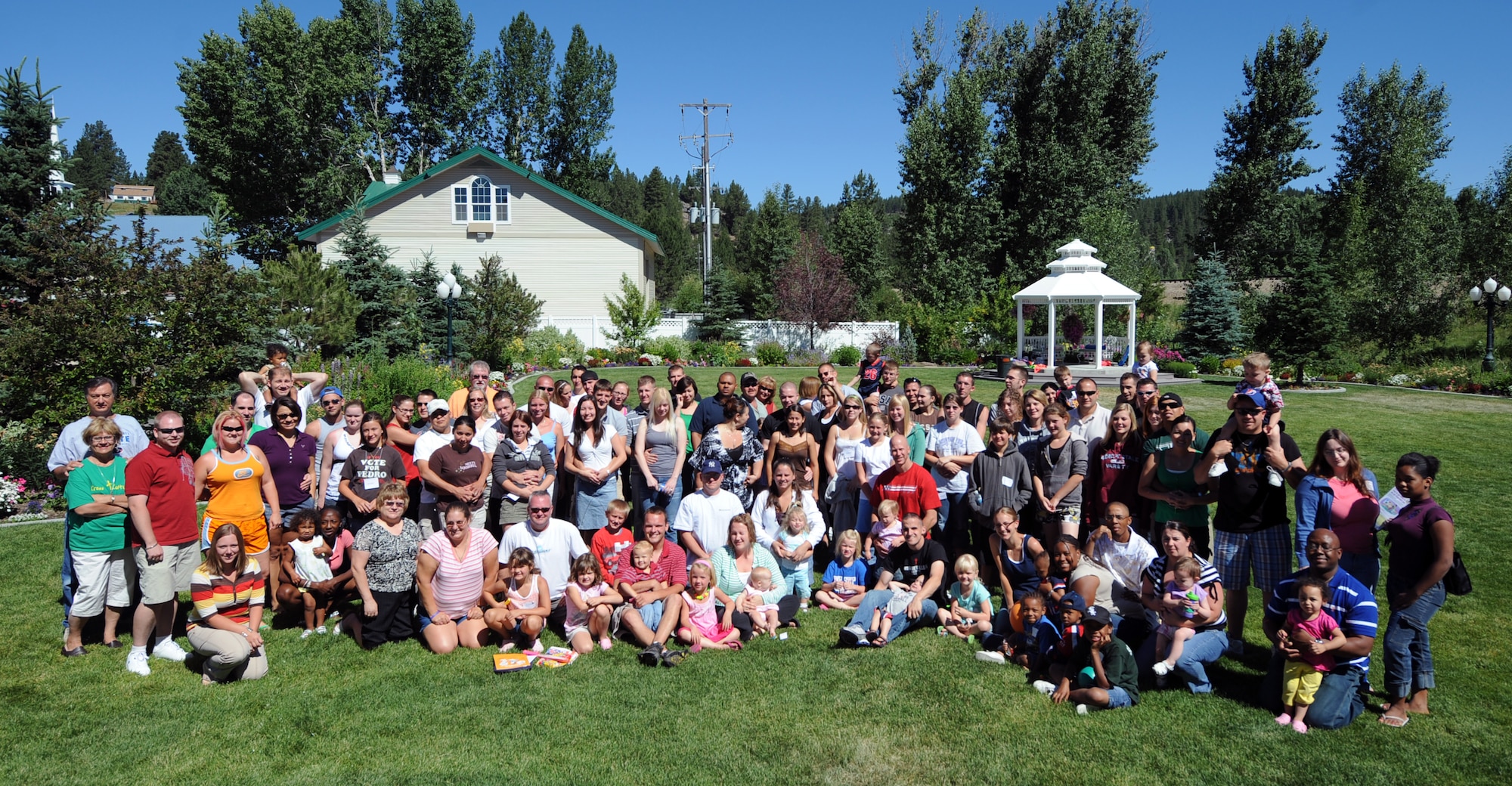 MOUNTAIN HOME AIR FORCE BASE, Idaho -- Families and volunteers who went on the 2008 Mountain Home Air Force Base marriage retreat gather for a group photo after the final class session July 13 in Cascade, Idaho. While the chapel hosted the retreat, the entire Integrated Delivery System -- comprised of base agencies committed to helping active duty military members and their families, retirees and department of defense civilians -- provided support. These agencies include, but aren’t limited to, the Airmen and Family Readiness Center, family advocacy, health and wellness center and the chapel. (U.S. Air Force photo/ Airman 1st Class Ryan Crane)