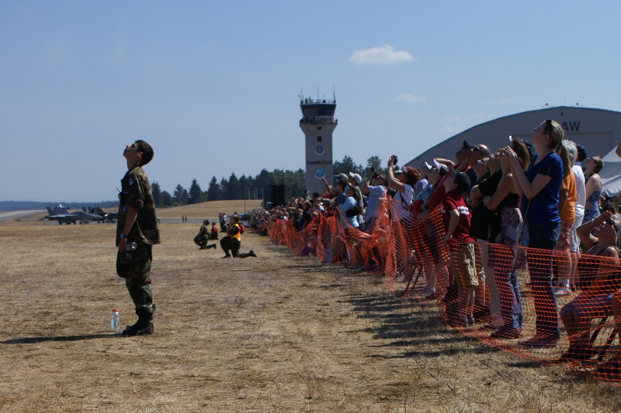 The crowd gazes up at the sky watching the aerial display at the McChord Air Expo 2008 here July 19 and 20. (U.S. Air Force Photo/Staff Sgt. Eric Burks)