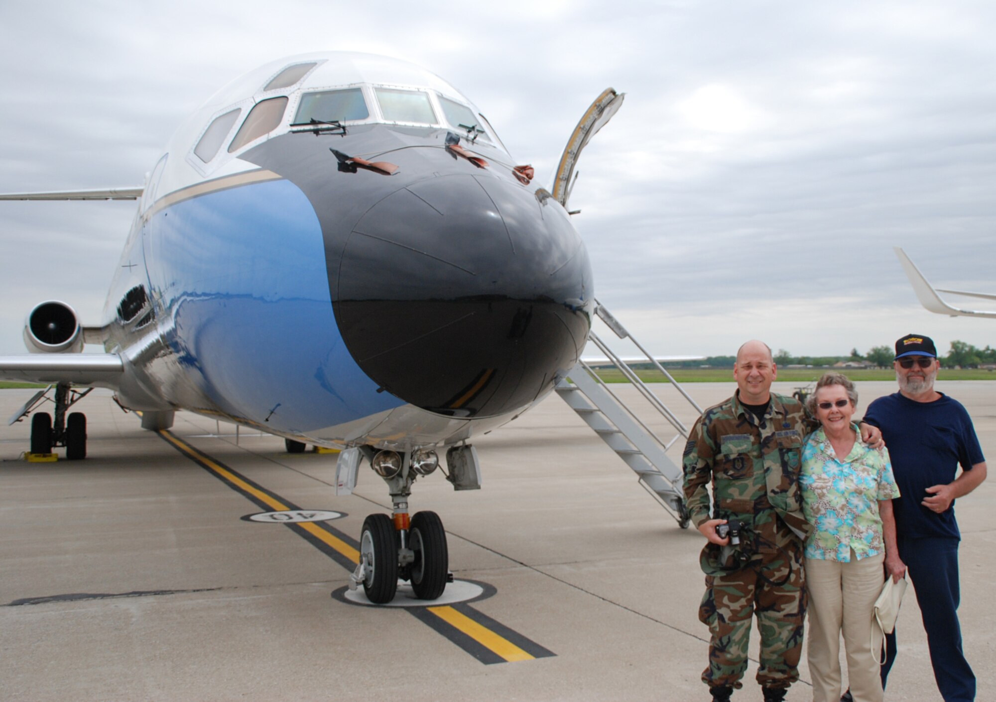 932nd Airlift Wing headquarters staff member Tech Sgt. Gerald Sonnenberg stands with his proud parents a few moments after reenlisting for another six years with the Air Force Reserve Command unit located at Scott Air Force Base, Ill.  The wing headquarters has four groups assigned. The groups are the Operations Group, Medical Group, Maintenance Group, and the Mission Support Group.  Photo/Maj. Stan Paregien