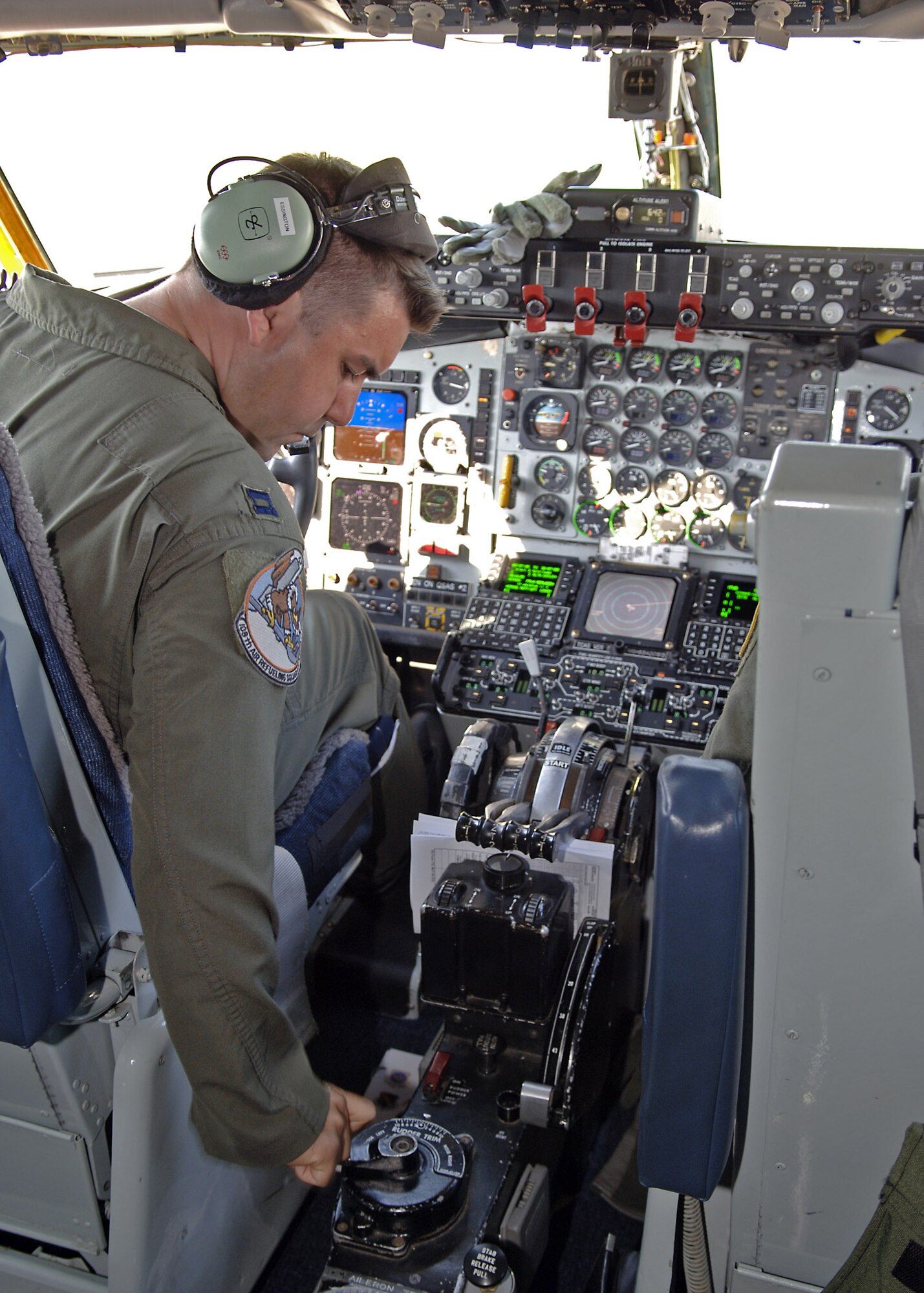 SCOTT AIR FORCE BASE, Ill. -- Capt. David Essrington, a KC-135 Stratotanker flight commander from the 126th Air Refueling Wing, Illinois Air National Guard, Scott AFB, IL., conducts pre-flight checks before a mission.
(US Air Force photo/Tech. Sergeant Tony Tolley)