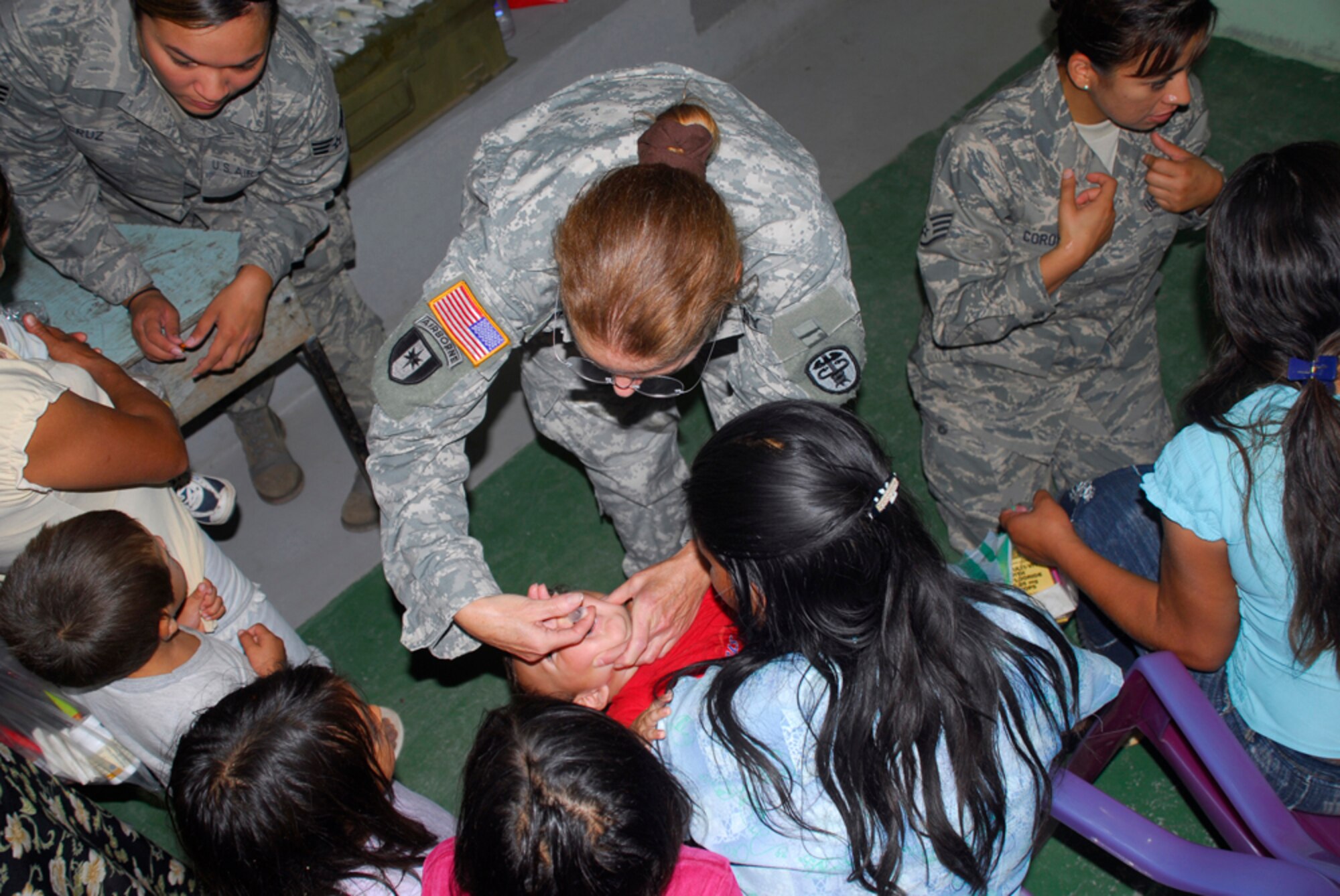 SANTA BARBARA, Honduras - Army Capt. Robin Shelton, Joint Task Force-Bravo Medical Element, gives a child de-worming medicine in liquid form during a medical readiness training exercise here July 25. More than 740 people attended the MEDRETE for access to free medical care and preventative health measures. (U.S. Air Force photo by Staff Sgt. Joel Mease)