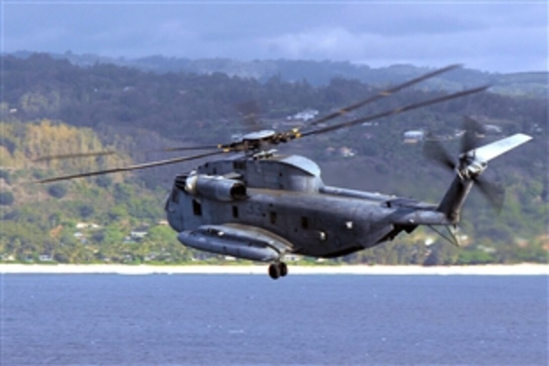 A Delta helicopter transports U.S. Marines from the amphibious assault ship USS Bonhomme Richard for a simulated mission at Pacific Missile Range Facility Barking Sands as part of Rim of the Pacific 2008, Pacific Ocean, July 20, 2008. The event, scheduled by the U.S. Pacific Fleet, is the world's largest multinational exercise. 