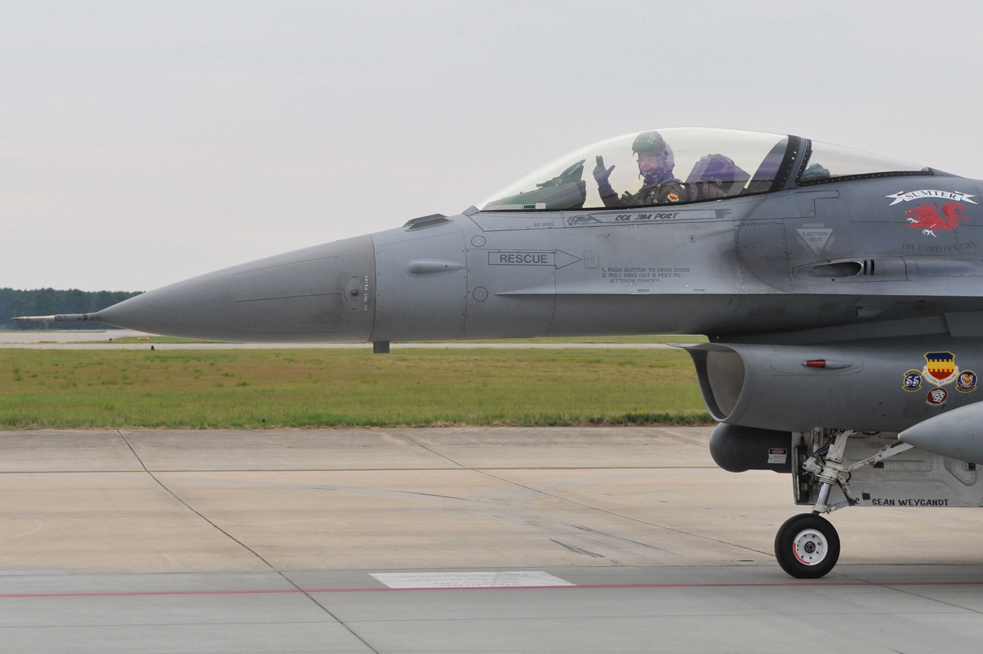 SHAW AIR FORCE BASE, S.C. -- Lt. Col. Miles DeMayo, 55th Fighter Squadron commander, gives the squadron "shooters" hand sign as he taxis after returning from exercise Green Flag July 25. Green Flag is a two week exercise held at Nellis AFB, Nev., where pilots practice close air support tactics and techniques. (U.S. Air Force photo/Tech. Sgt. Josef Cole III)