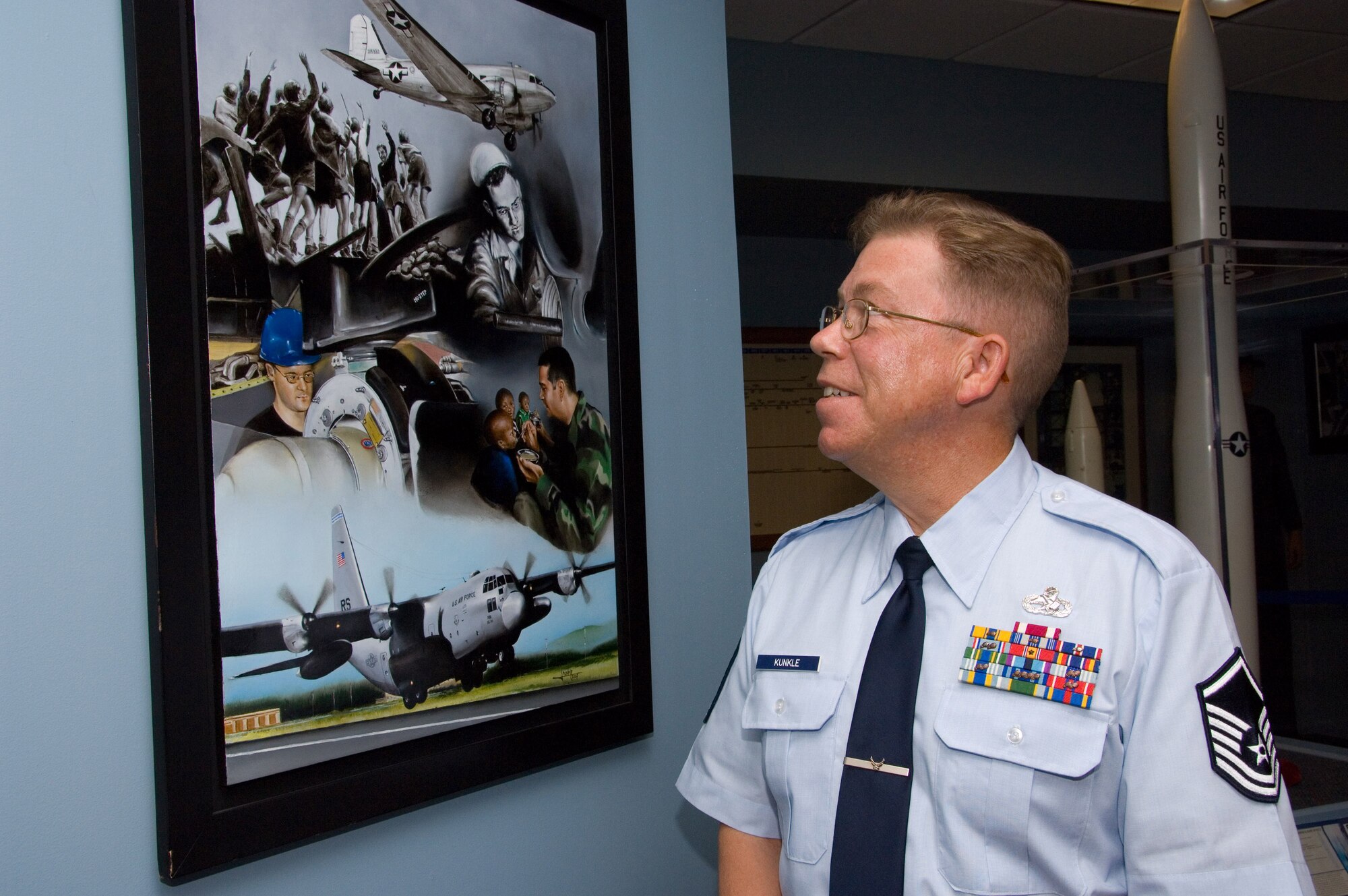 Master Sgt. Jeffrey Kunkle recently donated his original painting to Gunter’s Enlisted Heritage Hall airlift exhibit. The sergeant, of the 86th Maintenance Squadron at Ramstein Air Base, Germany, recently attended the Air Force Senior NCO Academy and has promised to do more works of art for the museum.  (Air Force photo by Melanie Rodgers)