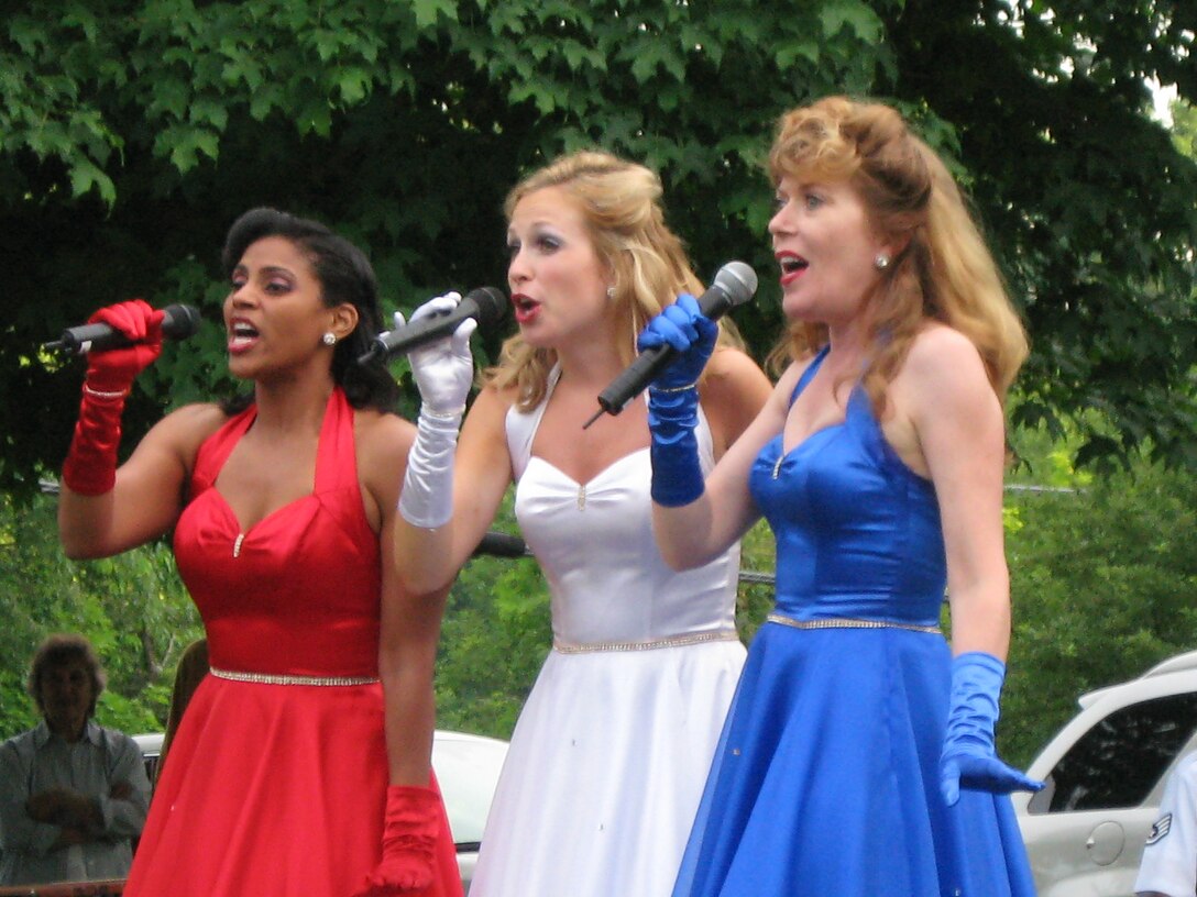 Victoria, Sophia and Julie: The American Belles!