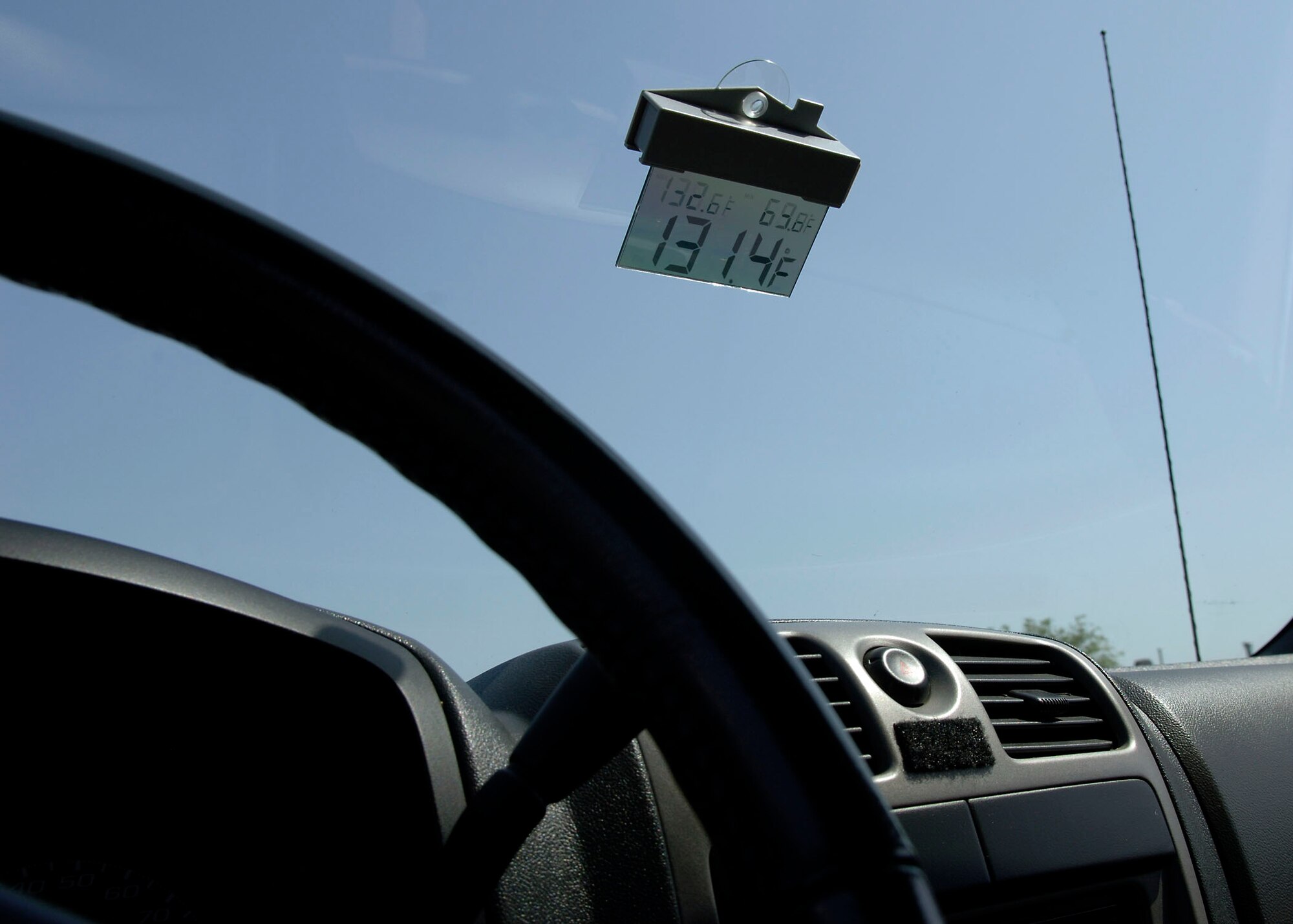 SCOTT AIR FORCE BASE, Ill. -- As this picture shows, temperatures inside a car during the summer can reach 130 degrees in just a short time while sitting in the sun. Only ten minutes of exposure to this type of heat can easily kill a pet.
(US Air Force photo/Tech. Sgt. tony R. tolley)