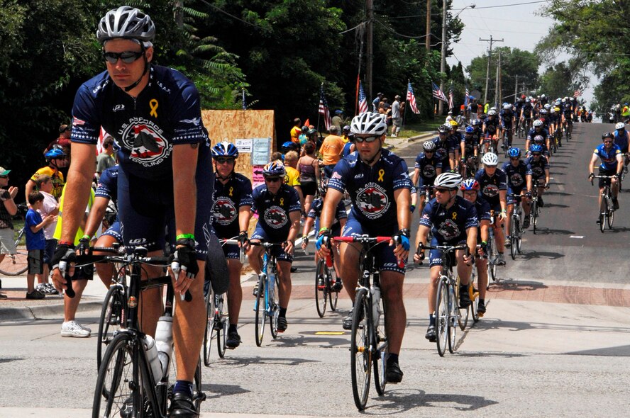 LE CLAIRE, Iowa - Members of the Air Force Cycling Team ride through cheering crowds of cyclists and Iowa natives at the completion of the Registers Annual Great Bike Ride Across Iowa, July 26. The AFCT has been participating in the RAGBRAI for the past 14 years to boost recruiting in Iowa, and to promote fit to fight. (U.S. Air Force photo by Airman 1st Class Joanna M. Kresge)