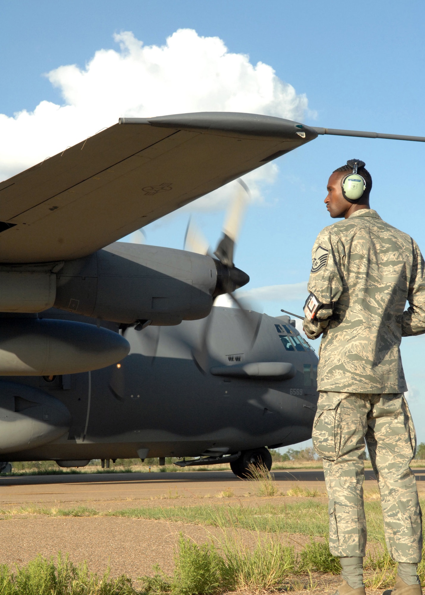 CANNON AIR FORCE BASE, N.M. -- Master Sgt. Jumar Harrison, 1st Special Operations Aircraft Maintenance Squadron, Hurlburt Field, Fla., acts as a spotter for the AC-130H Spectre Gunship July 26. Sgt Harrison and other Airmen from Hurlburt Field trained and refined local flying procedures for their eventual move to Cannon as members the 16th Special Operations Squadron. (U.S. Air Force photo/Airman 1st Class Danielle Martin)
