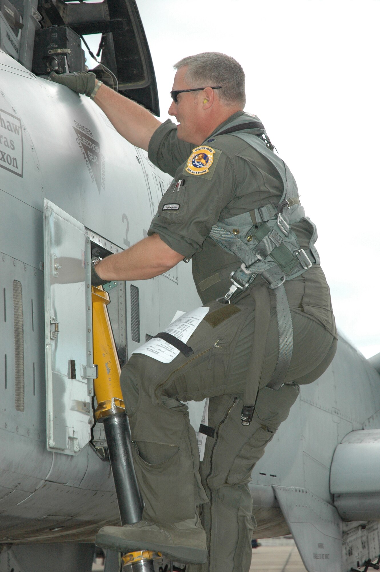 EGLIN AIR FORCE BASE, Fla. -- Lt. Col. Brad Bradshaw, 422 Test and Evaluation Squadron, climbs aboard a "Thunder" A-10, before taking off for the Bold Quest Plus demonstration. A-10s, F-15s amd F-16s from the 422nd Test and Evaluation Squadron and 132 personnel were brought in by the 53rd Wing to help the internation Bold Quest players demonstrat and evaluate new equipment. (US Air Force photo/ Airman 1st Class Anthony Jennings)