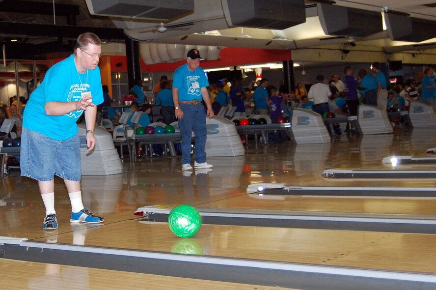 Members from Barksdale Air Force Base volunteer to help with the Special Olympics Louisiana state unified bowling competition held at the Holiday Inns bowling alley in Bossier City. On July 26 more than 75 Airmen turned out for the event which also consisted of a state swim competition held at Louisiana State University in Shreveport. (U.S. Air Force photo/Senior Airman Brenda Skaggs)