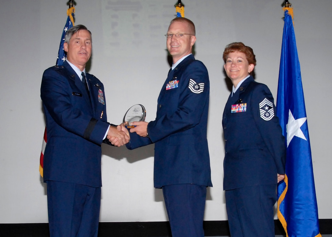 Brig. Gen. O.G. Mannon, 82nd Training Wing commander, presents Tech. Sgt. John Pflugradt, 82nd Training Group, with the Military Volunteer of the Quarter award, July 30. (U.S. Air Force photo/Mike Litteken) 
 
