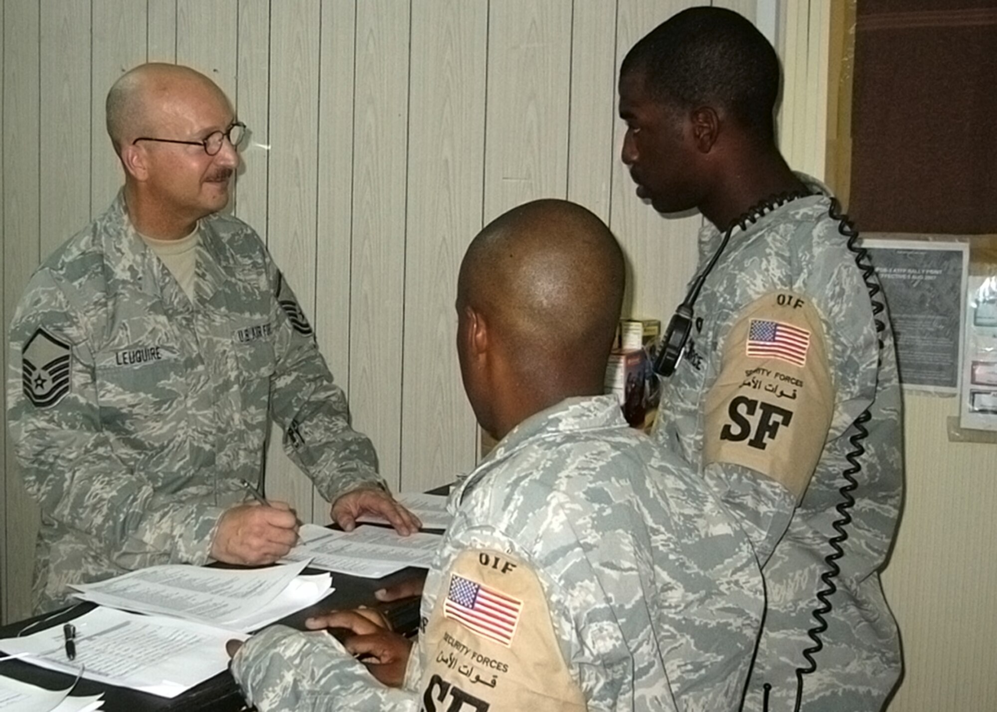 SOUTHWEST ASIA – Master Sgt. Mark Leuquire, a test control officer assigned to the 586th Air Expeditionary Group, speaks with 586th AEG Security Forces members at the new test control center at Camp Bucca, Iraq. In its first month since opening, the center has administered over 300 tests college-level examinations, DANTES and Career Course Development end-of -course tests. (U.S. Air Force courtesy photo)