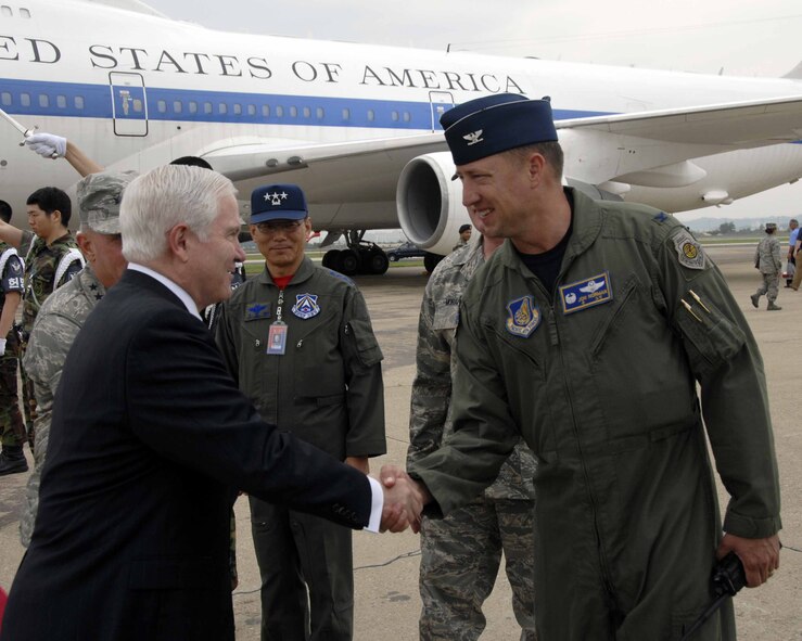 OSAN AIR BASE, Republic of Korea -- Secretary of Defense Robert Gates shakes hands with Col. Jon Norman, 51st Fighter Wing commander, after landing here June 2. The secretary was enroute to Yongsan to attend the U.S. Forces Korea change of command (U.S. Air Force photo/Senior Airman Christopher Boitz)
