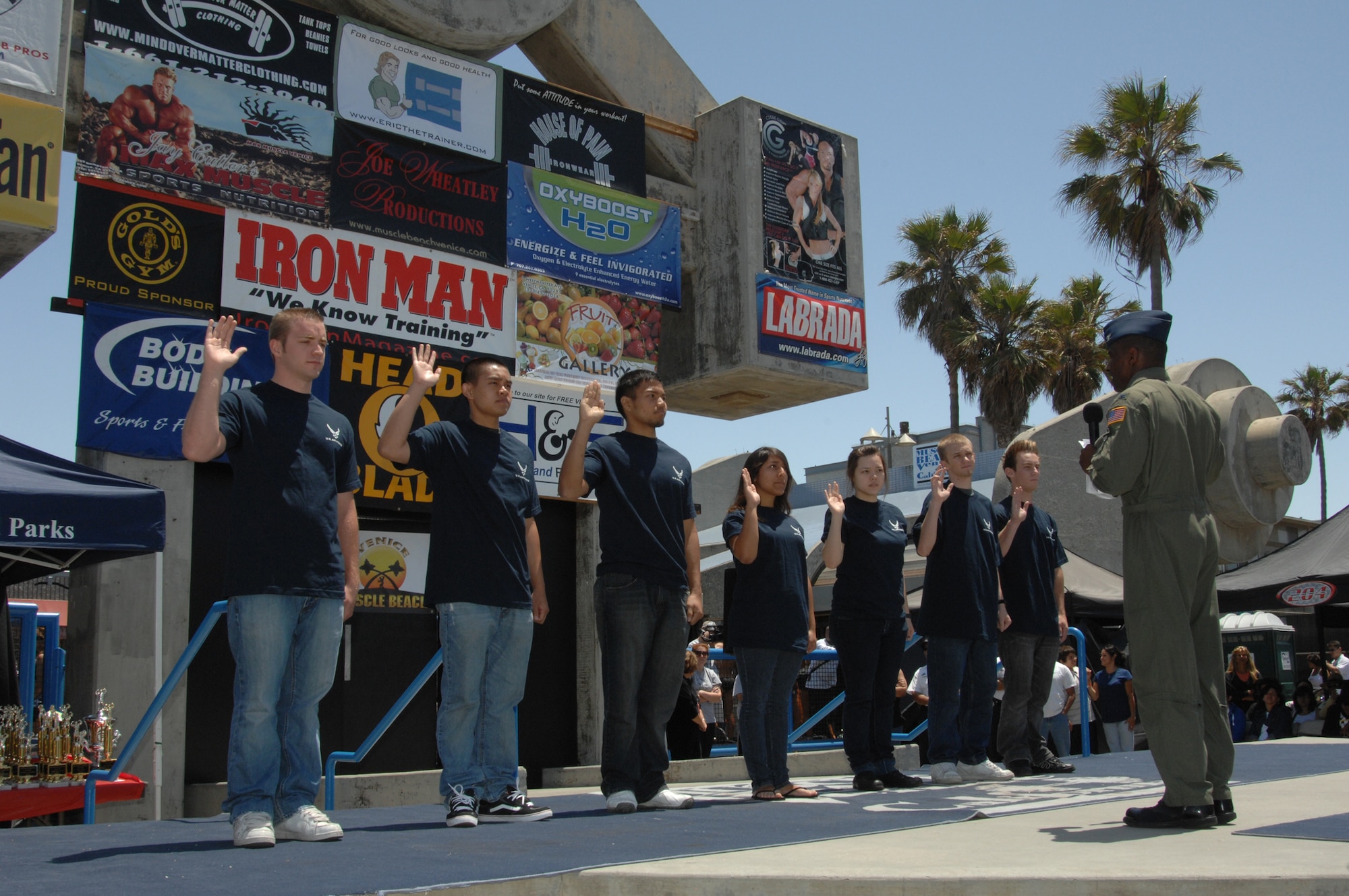 Seven Delayed Entry Program Recruits entering the Air Force receive the oath of office from Col. Kenneth Allison, chief of the concept development division at the Muscle Beach International Classic, May 26.  The recruits from left to right are:  Michael Edwards, Thai Thach, Andelson Tocong, Vivian Ortiz, Jennifer Kuehn, Thomas Arzola, and Chris Webb. (Photo by Lou Hernandez) 