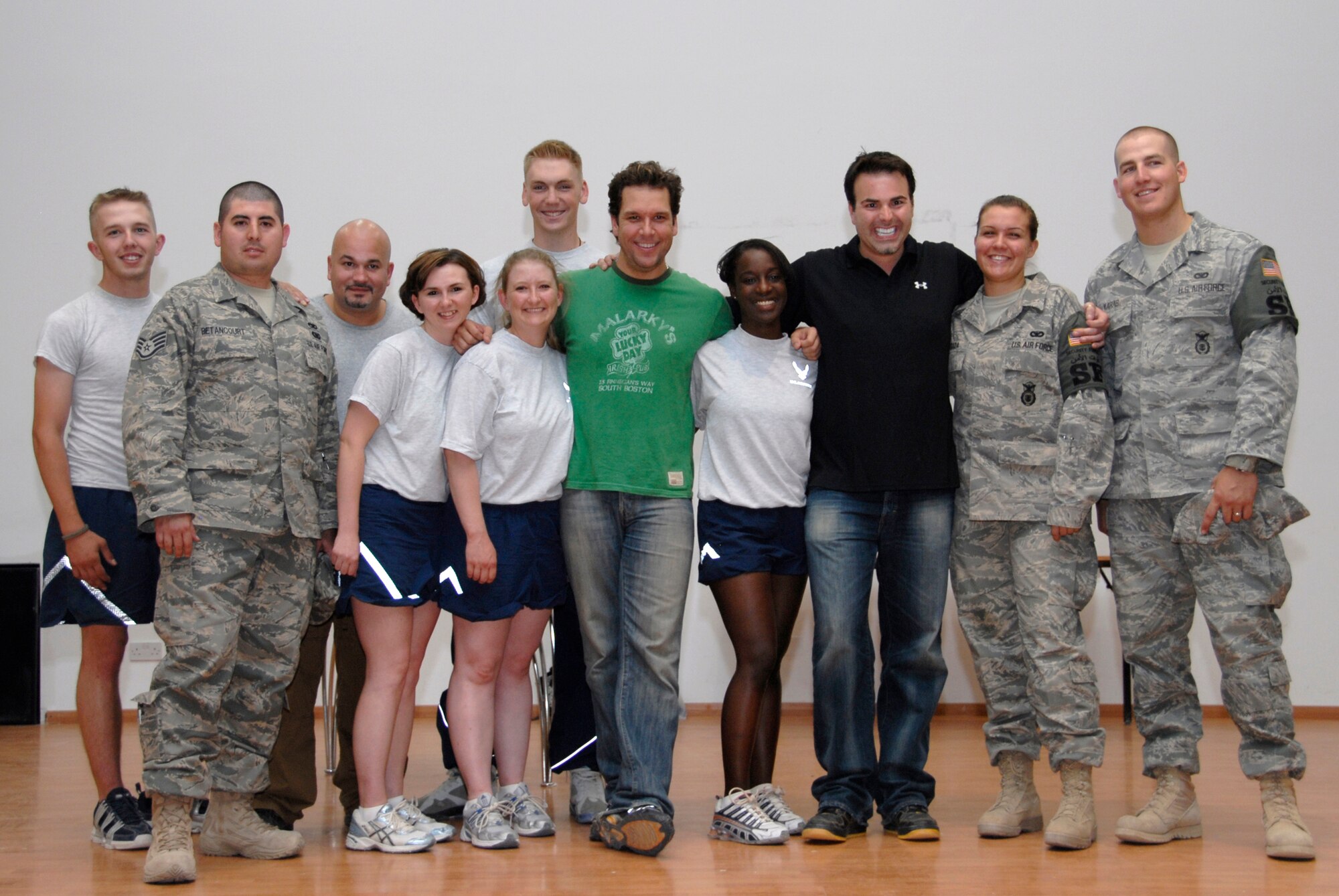 SOUTHWEST ASIA -- Comedians Robert Kelly, third from left, Dane Cook, center, and Al Del Bene, third from right, take a group photo with Airmen deployed to the 386th Air Expeditionary Wing after a comedy show May 30, 2008, at an air base in the Persian Gulf Region. Comedians Al Del Bene, Robert Kelly, and Dane Cook are visiting deployed troops throughout the area of responsibility during a five-day United Service Organizations sponsored Combat Comedy Tour. (U.S. Air Force photo/ Staff Sgt. Patrick Dixon)