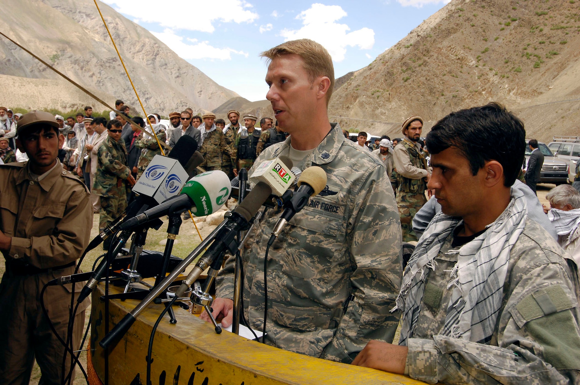 Lt. Col. Russell Kaskel speaks to a crowd of more than 1,000 at the groundbreaking ceremony for the $6 million Barak to Khenj road in May 28 in Barak of the Bazarak District of the Panjshir province in Afghanistan. The 18-kilometer, two-lane road is scheduled to be completed in March 2009. Colonel Kaskel is the Panjshir Provincial Reconstruction Team commander. (U.S. Air Force photo/Master Sgt. Demetrius Lester) 
