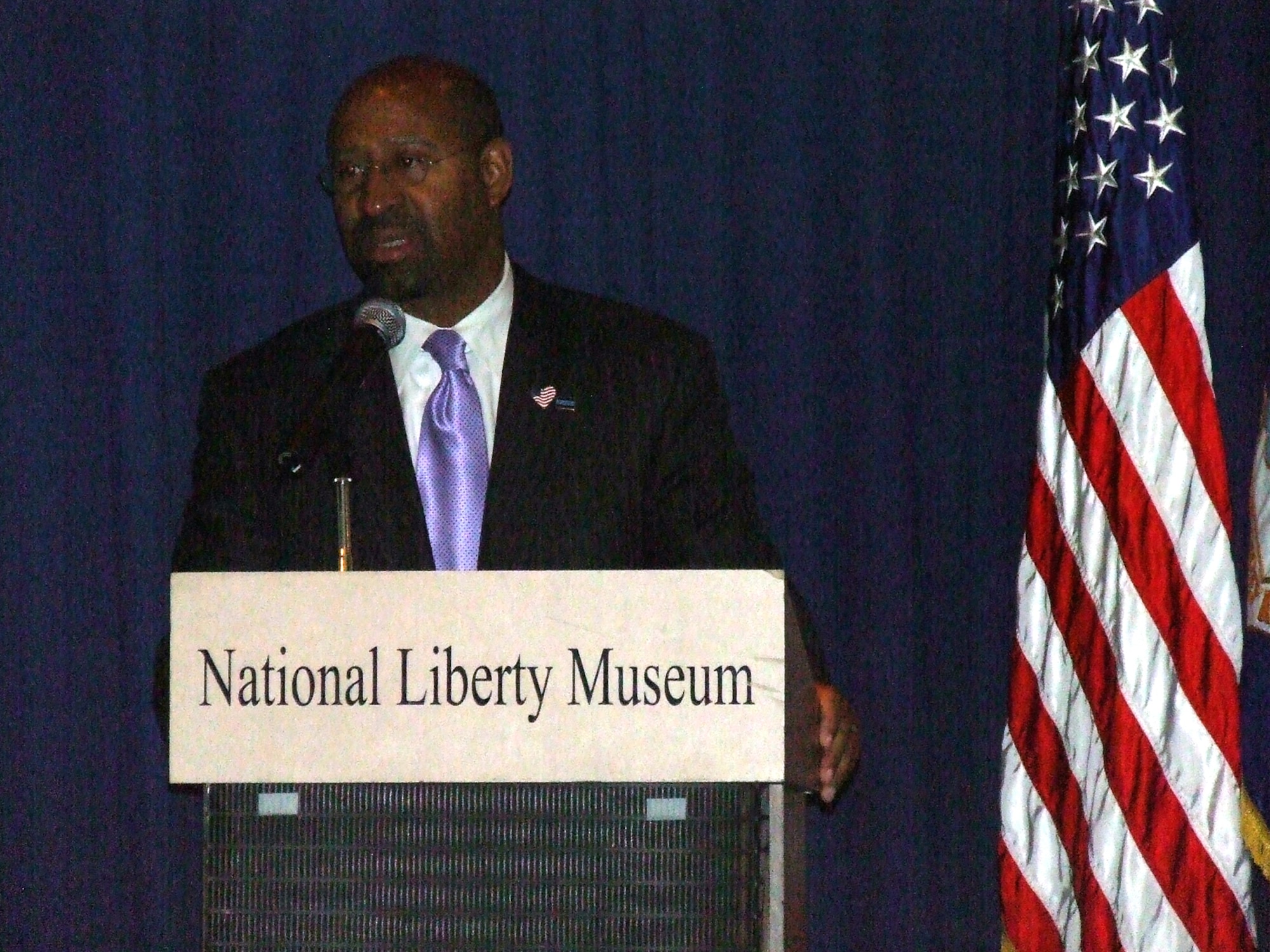Philadelphia Mayor Michael Nutter speaks to Airmen and Philadelphia citizens alike during an event for Air Force Week in Philadelphia May 29, 2008, at the National Liberty Museum.  Along with Mayor Nutter, there were also several guest speakers participating in the event including the vice commander of Air Mobility Command, Lt. Gen. Chris Kelly.  (U.S. Air Force Photo/Tech. Sgt. Scott T. Sturkol)