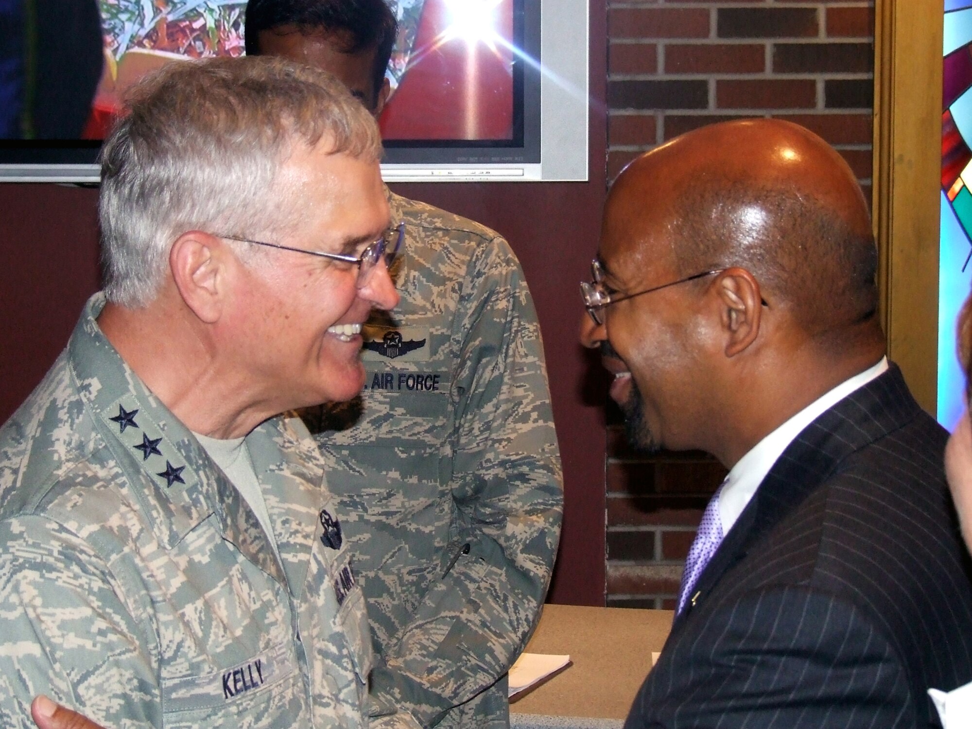 Lt. Gen. Chris Kelly, Air Mobility Command vice commander from Scott AFB, Ill., and Philadelphia Mayor Michael Nutter meet at the National Liberty Museum in Philadelphia as part of Air Force Week in Philadelphia events May 29, 2008.  (U.S. Air Force Photo/Tech. Sgt. Scott T. Sturkol)