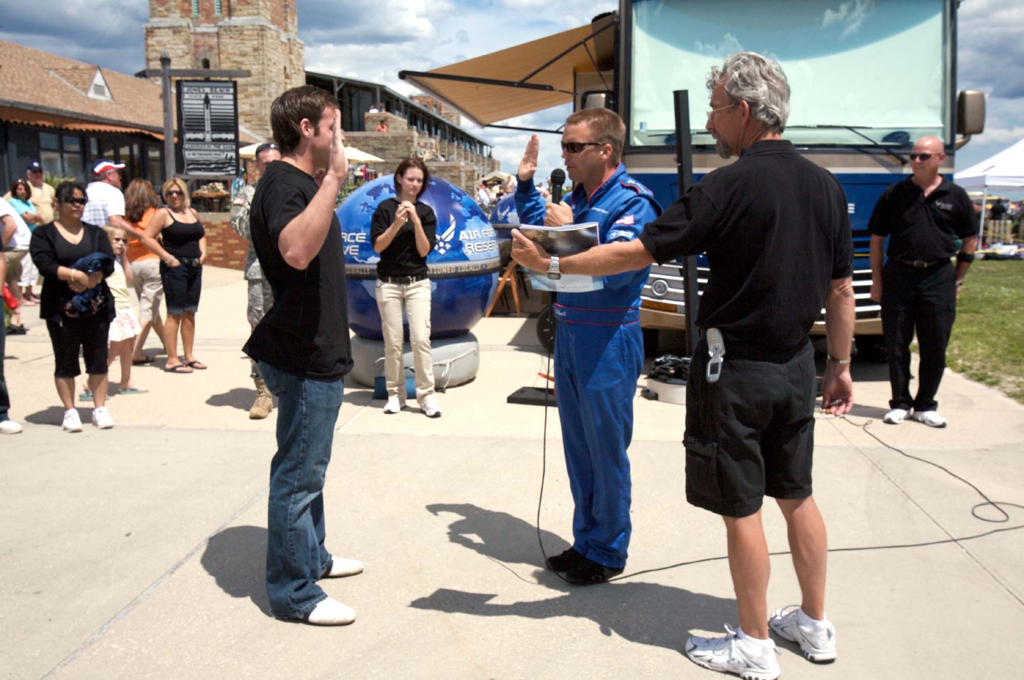 Maj. Ed Hamill enlists a new Air Force recruit at the New York Air Show at Jones Beach on May 24. Major Hamill is a Reserve F-16 instructor pilot with the 301st Fighter Squadron at Luke Air Force Base, Ariz.  In his civilian job, he flies the Air Force Reserve's biplane at airshows around the world. (Courtesy photo)