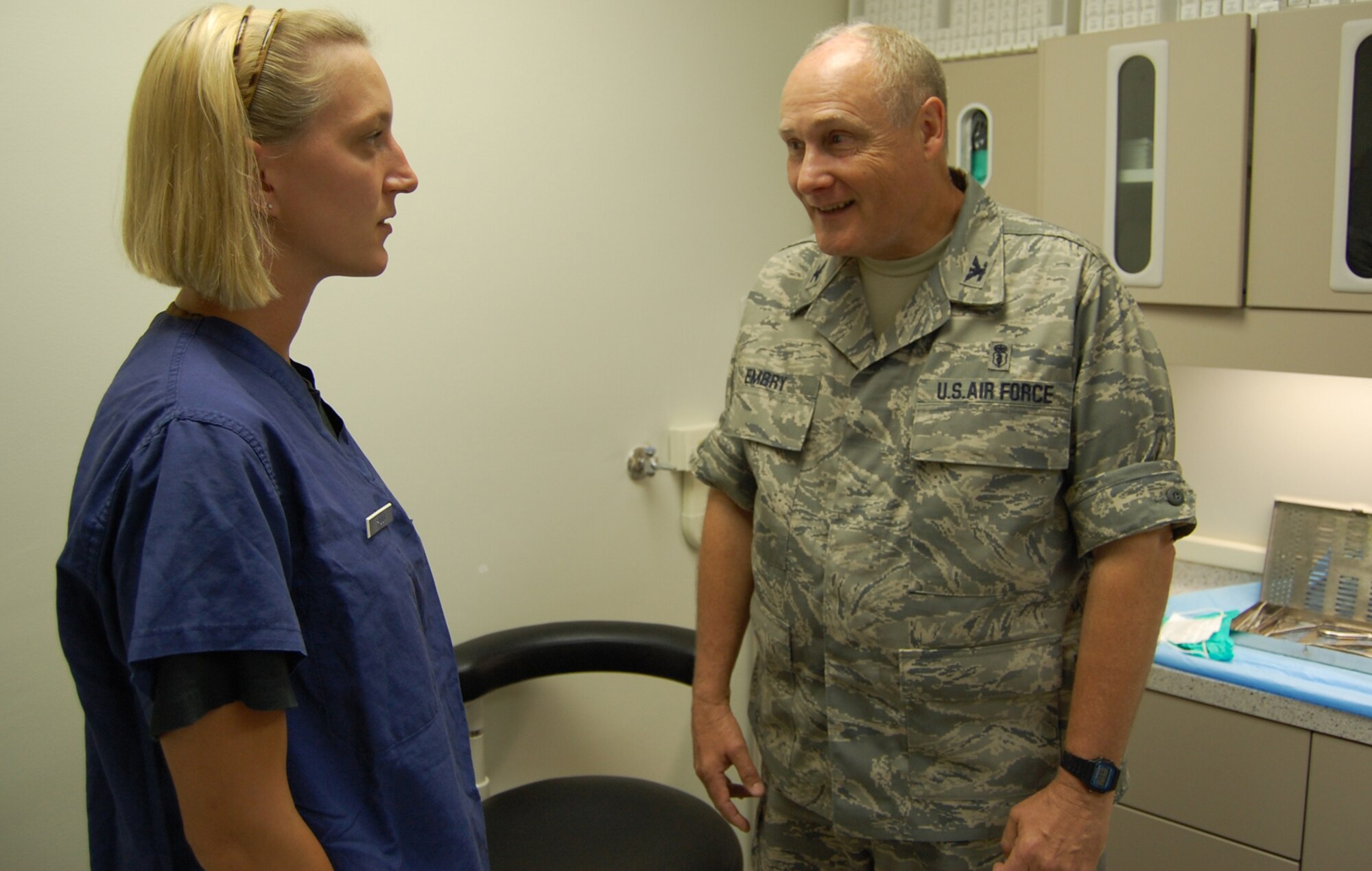 Staff Sgt. Melissa Pasion, left, a technician in the 81st Dental Squadron, meets her new commander, Col. (Dr.) John Embry, May 27.  The colonel assumed command May 19 from Col. (Dr.) Kenneth Levin, who retired.  This is Colonel Embry’s third assignment to Keesler.  He’s responsible for providing dental care to almost 48,000 active-duty military, family members and eligible beneficiaries in the Keesler area and surrounding communities.  He’s also responsible for a one-year advanced training program for general dentistry residents, a general practice residency and advanced specialty training in endodontics.  The 81st DS is the second largest Air Force dental service squadron with 20 officers, 14 residents, 66 enlisted members and 11 civilians.  Colonel Embry was previously the director of pediatric dentistry for Wilford Hall Medical Center and the 59th Dental Training Group, Lackland Air Force Base, Texas.  (U.S. Air Force photo by Steve Pivnick)