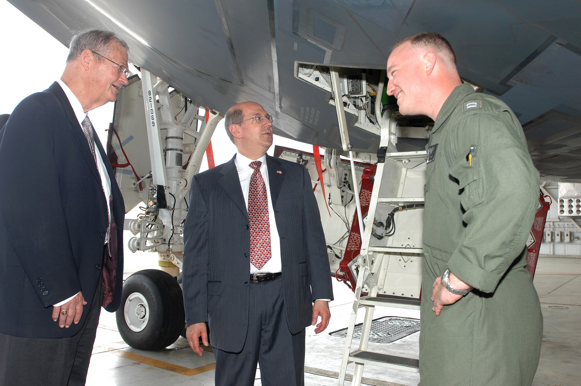 WHITEMAN AIR FORCE BASE, Mo. – Dr. Donald winter, Secretary of the Navy, and  Congressman Ike Skelton talk to Navy Lt Kelly Richards, B-2 pilot, during his tour of the B-2 Bomber May 30. (U.S. Air Force photo/Tech. Sgt. Samuel A. Park)
