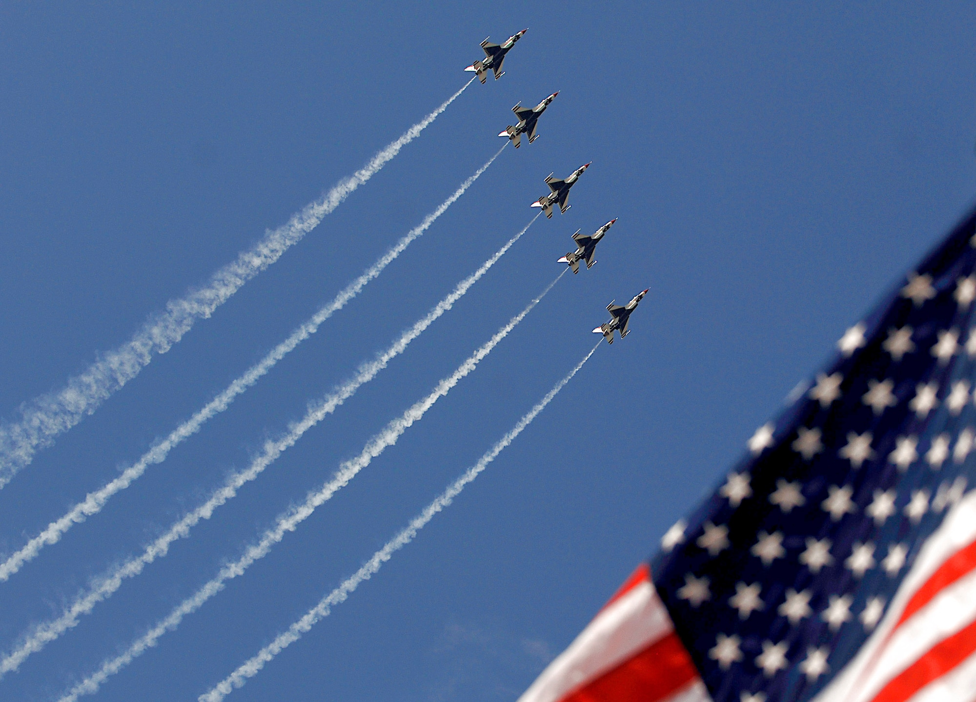 The Air Force Thunderbirds perform a pass across airshow central during the 2008 "Wings Over Charleston" Air Expo April 26 at Charleston Air Force Base, S.C. Squadron members exhibit the professional qualities the Air Force develops in the people who fly, maintain and support these aircraft.  (U.S. Air Force photo/Senior Airman Nicholas Pilch) 
