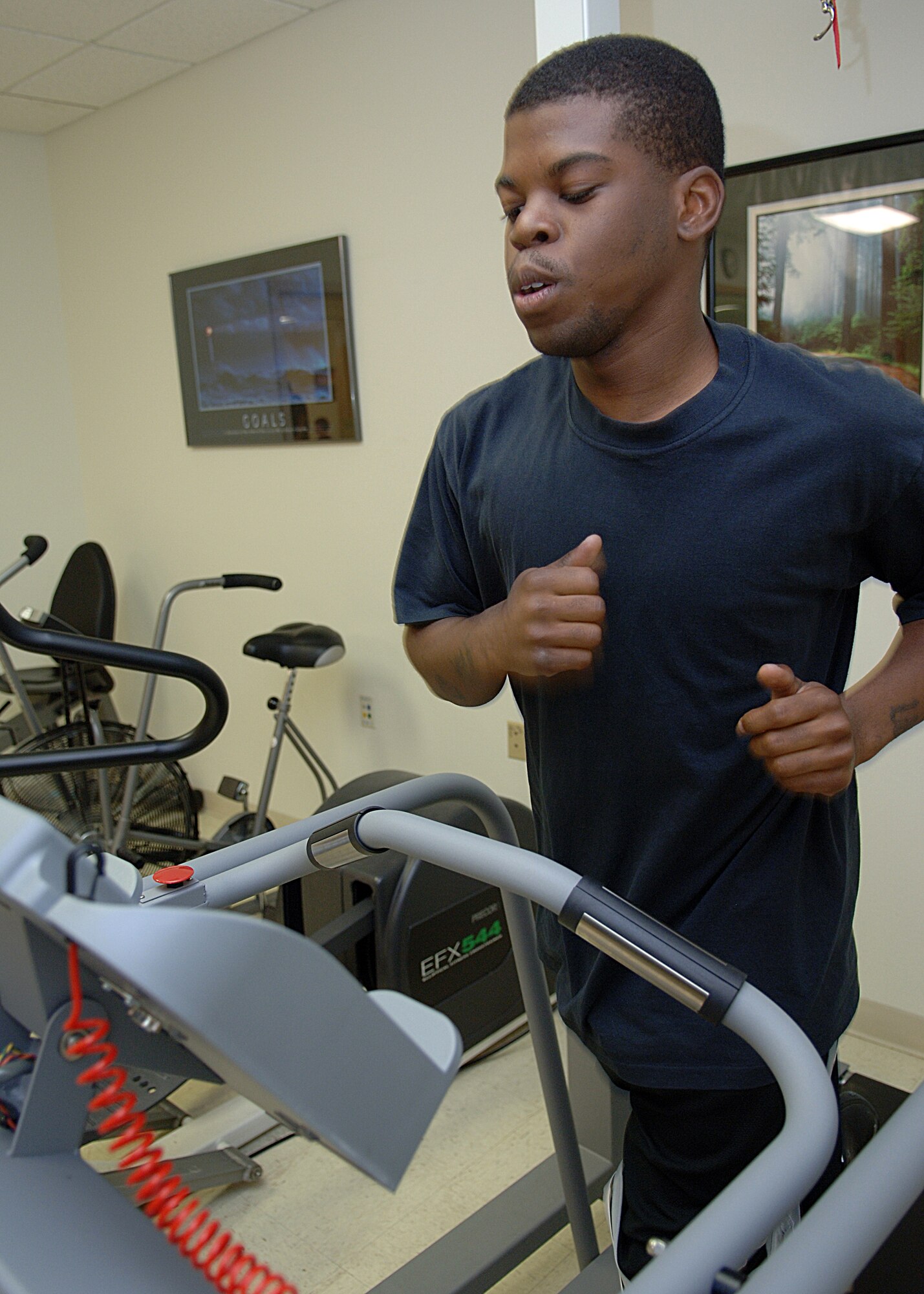 Senior Airman Michael French of the 49th Force Support Squadron runs on a treadmill at physical therapy clinic on Holloman Air Force Base, N.M., June 5.  Airman French does physical therapy because of a torn anterior cruciate ligament.  (U.S. Air Force photo/Airman 1st Class John Strong) 
  