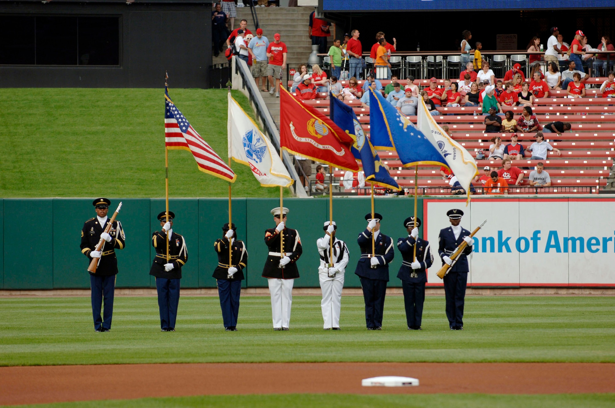 SCOTT AIR FORCE BASE, Ill. -- The US Transportation Command Joint Service Color Guard presents the colors on the field at Busch Stadium before the St. Louis Cardinals and Pittsburgh Pirates game last Friday night.
(US Air Force photo/ Technical Sgt. Tony tolley)
