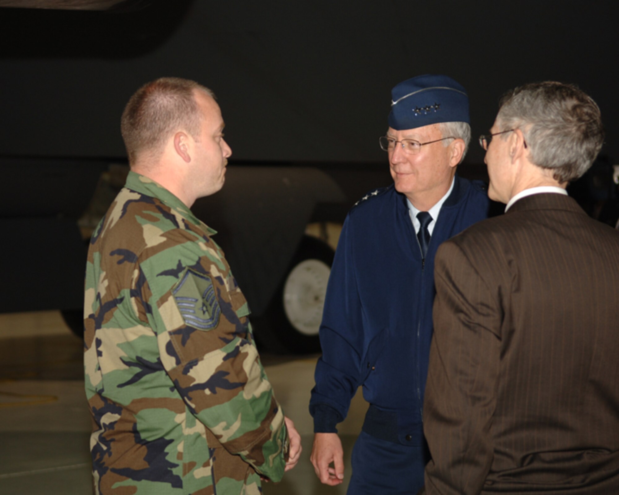 MINOT AIR FORCE BASE, N.D. -- Master Sgt. Robert Manatt, 5th Maintenance Squadron inspection section chief, briefs Lt. Gen. Frank Klotz, Air Force assistant vice chief of staff, during a B-52 tour here June 6. The tour was in preparation for a town meeting to discuss future plans for the B-52. (U.S. Air Force photo by Airman 1st Class Sharida Bishop)