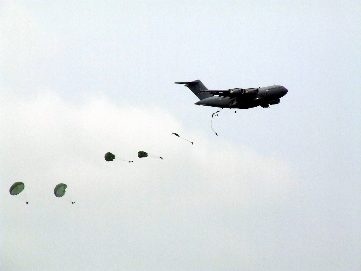 C-17 Globemaster III: AMC's 'workhorse' meeting airlift needs