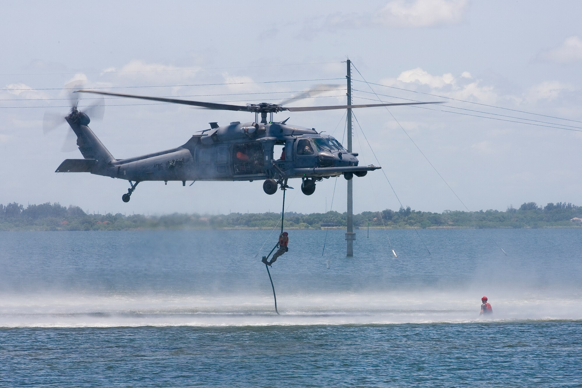 PATRICK AFB, Fla. --  Air Force Reserve pararescuemen from the 920th Rescue Wing here perform water rescue training in the Banana River east of Patrick Air Force Base during their an Employer and Family Day event.  Due to long deployments, families and civilian employes of Reservists are required to make sacrifices to support national defense. Their military commitment requires Reservists to juggle a myriad of tasks to include balancing their family, career and selfless service to their country.  Volunteerism will remain the hallmark of the Air Force Reserve.   (U.S. Air Force photo / Tech. Sgt. Jeremy Allen)