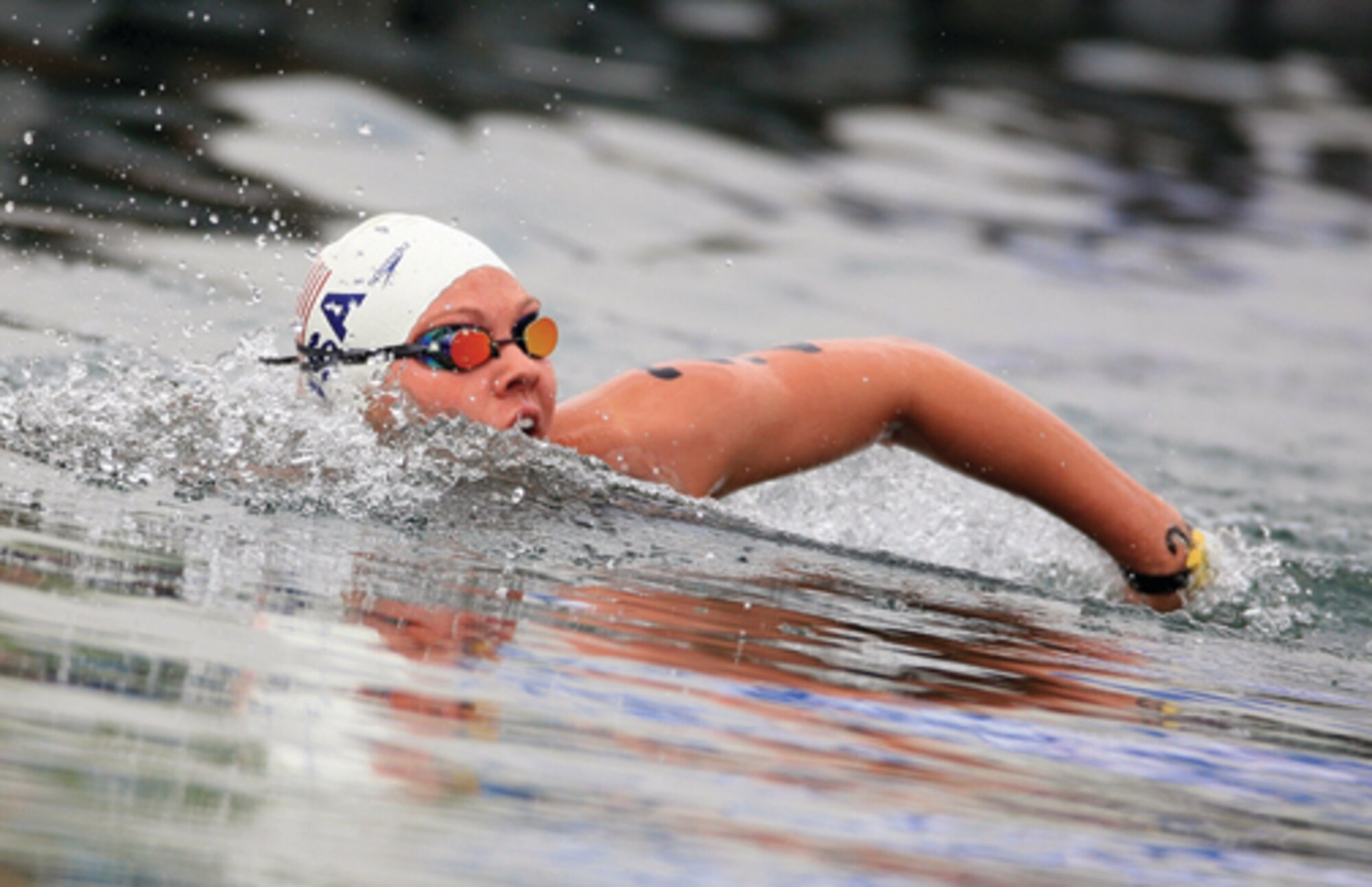 Chloe takes a breath as she swims during the Beijing Qualifying Event, June 1. (photo by Pei Qingsheng)