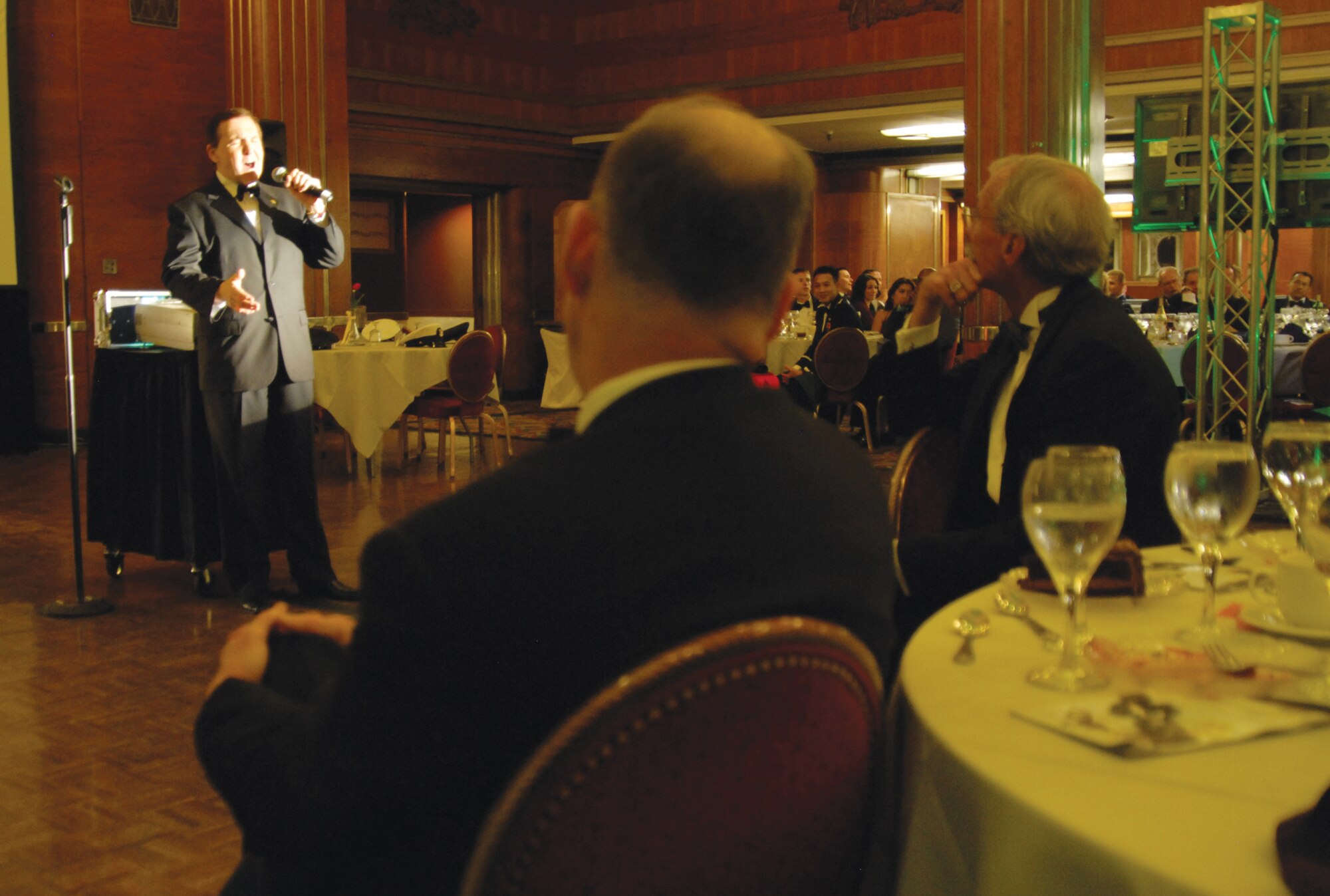 Hollywood entertainer and impersonator, Fred Travalena, captures the audiences attention at the GPS Dining Out. (photo by Joe Juarez)