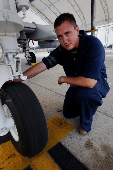 Senior Airman Edward Metcalf is Warrior of the Week. (U.S. Air Force photo by Senior Airman Gina Chiaverotti)