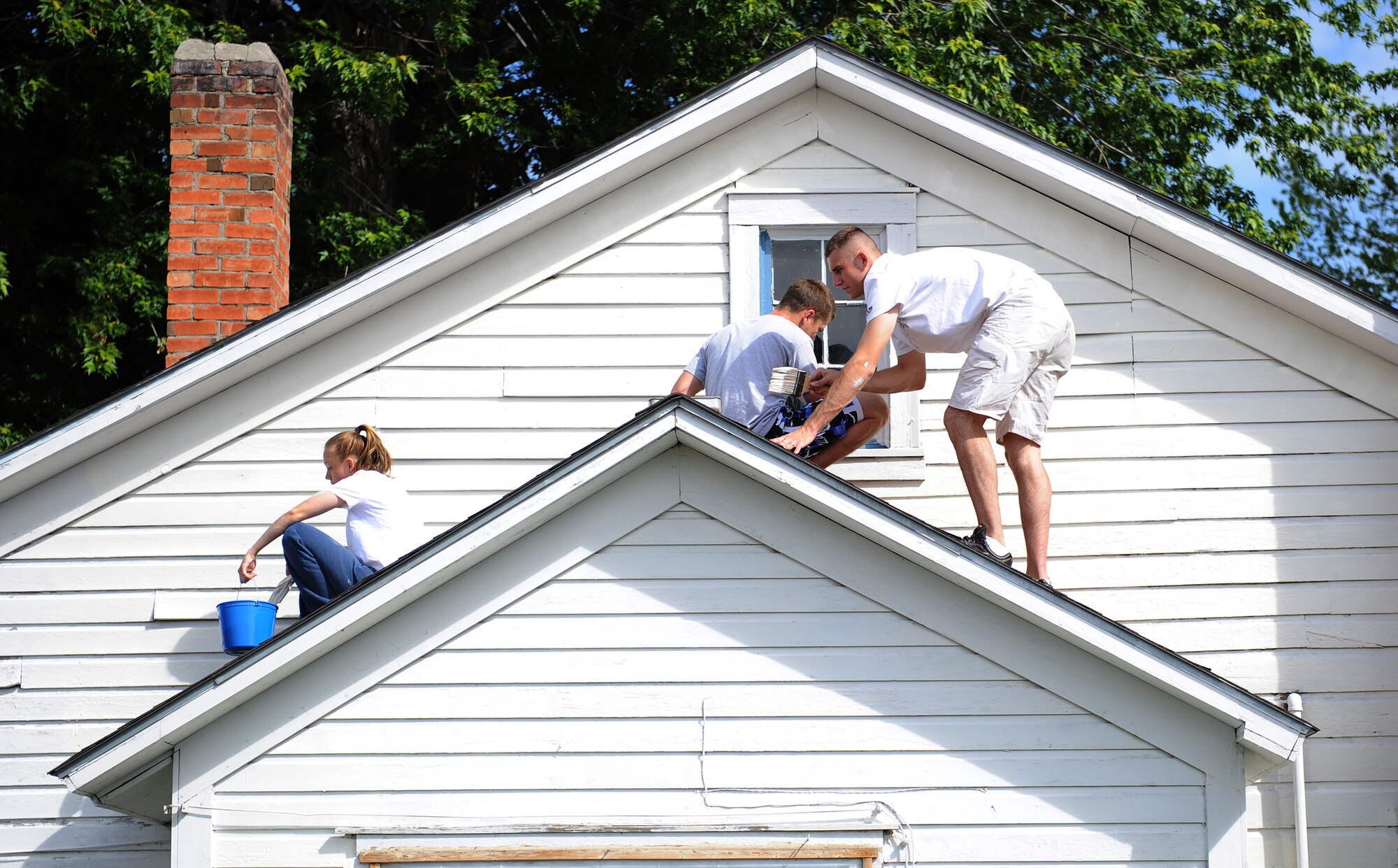 MOUNTAIN HOME AIR FORCE BASE, Idaho - More than 2,000 volunteers from the base and the local community gathered to help clean and re-paint houses in Boise and the Treasure Valley as part of “Paint the Town” June 7. Paint the Town has helped restore old houses in the community for the last 26 years. (U.S. Air Force photo/ Airman 1st Class Ryan Crane)