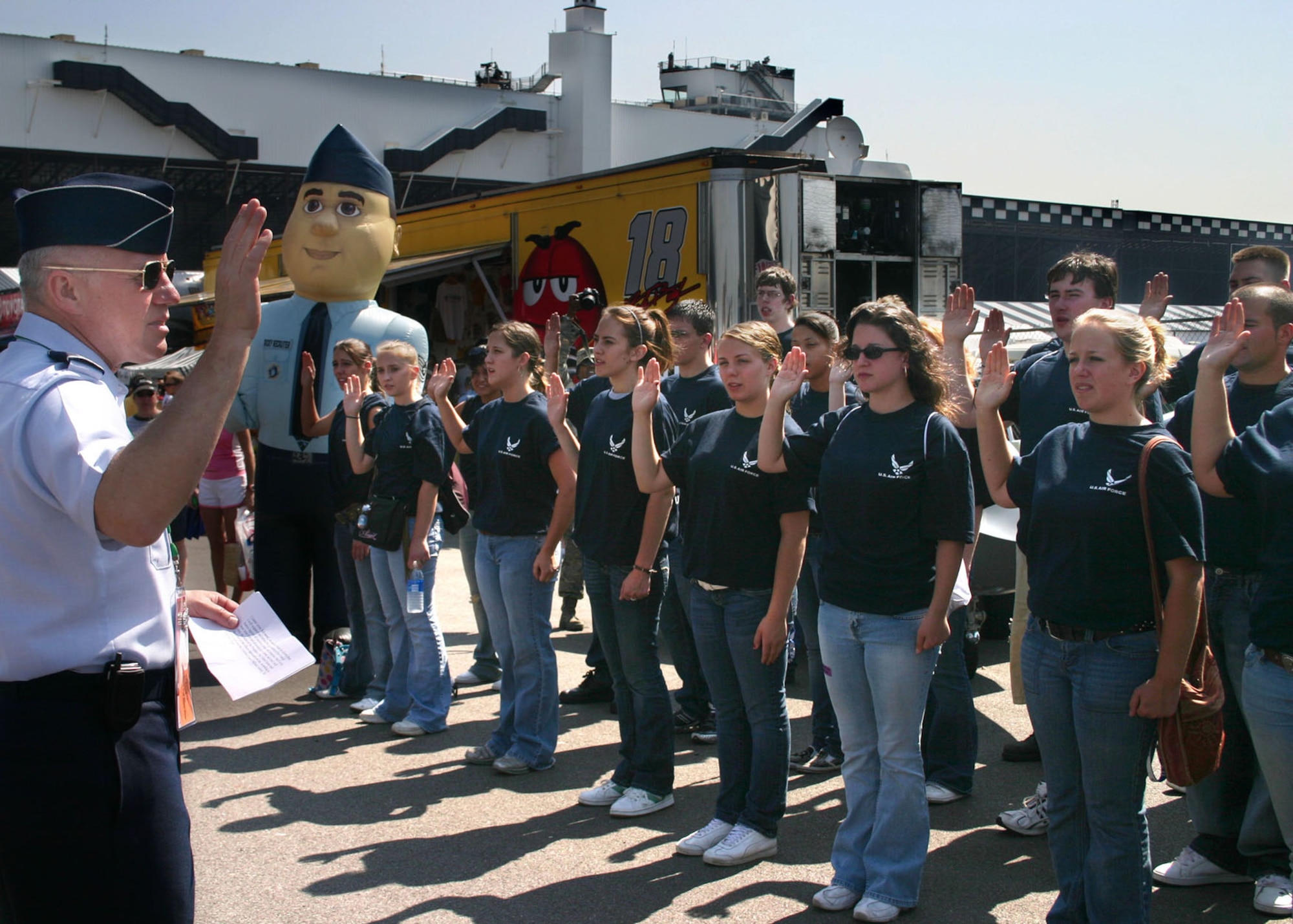 Gen. Bruce Carlson, commander of Air Force Materiel Command, administers the Delayed Enlistment Program oath of enlistment to 40 young men and women of the 318th Recruiting Squadron. The ceremony took place before the start of the Pocono 500 race in Pennsylvania June 8. (U.S. Air Force photo/ Dale Eckroth)