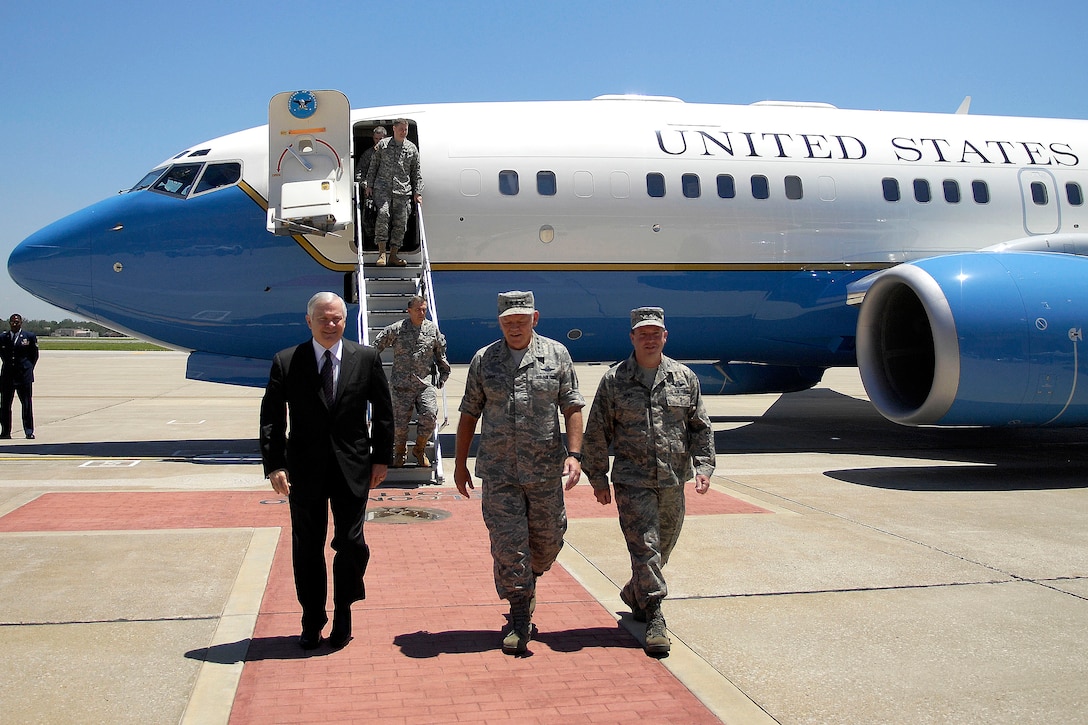U.S. Air Force Gen. Art Licthe, commander, Air Mobility Command and U.S. Air Force Col. Alan Hunt, Jr. , commander, 375th Airlift Wing, walk U.S. Defense Secretary Robert M. Gates after he lands on Scott Air Force Base, Ill., June 10, 2008. Scott AFB is the third stop on Gates' tour of U.S. Air Force bases, a journey to reassure airmen about the future of the force in the wake of the dismissal of theorganization's top leaders.  