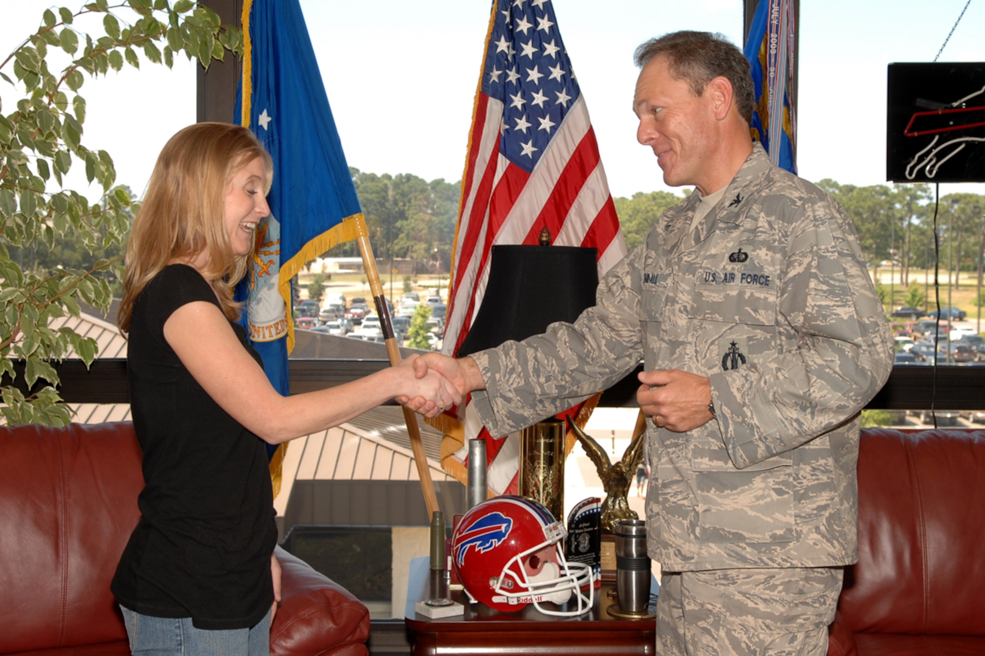 Mindi Acree is presented with the 1st Special Operations Mission Support Group Commander Squadron coin by Col. Steven Kimball, 1 SOMSG deputy commander,  June 5.  Mrs. Acree was presented the coin for promptly calling 911 after witnessing an incident on base. (U.S. Air Force photo/Airman 1st Class Kimberly Darnall)
