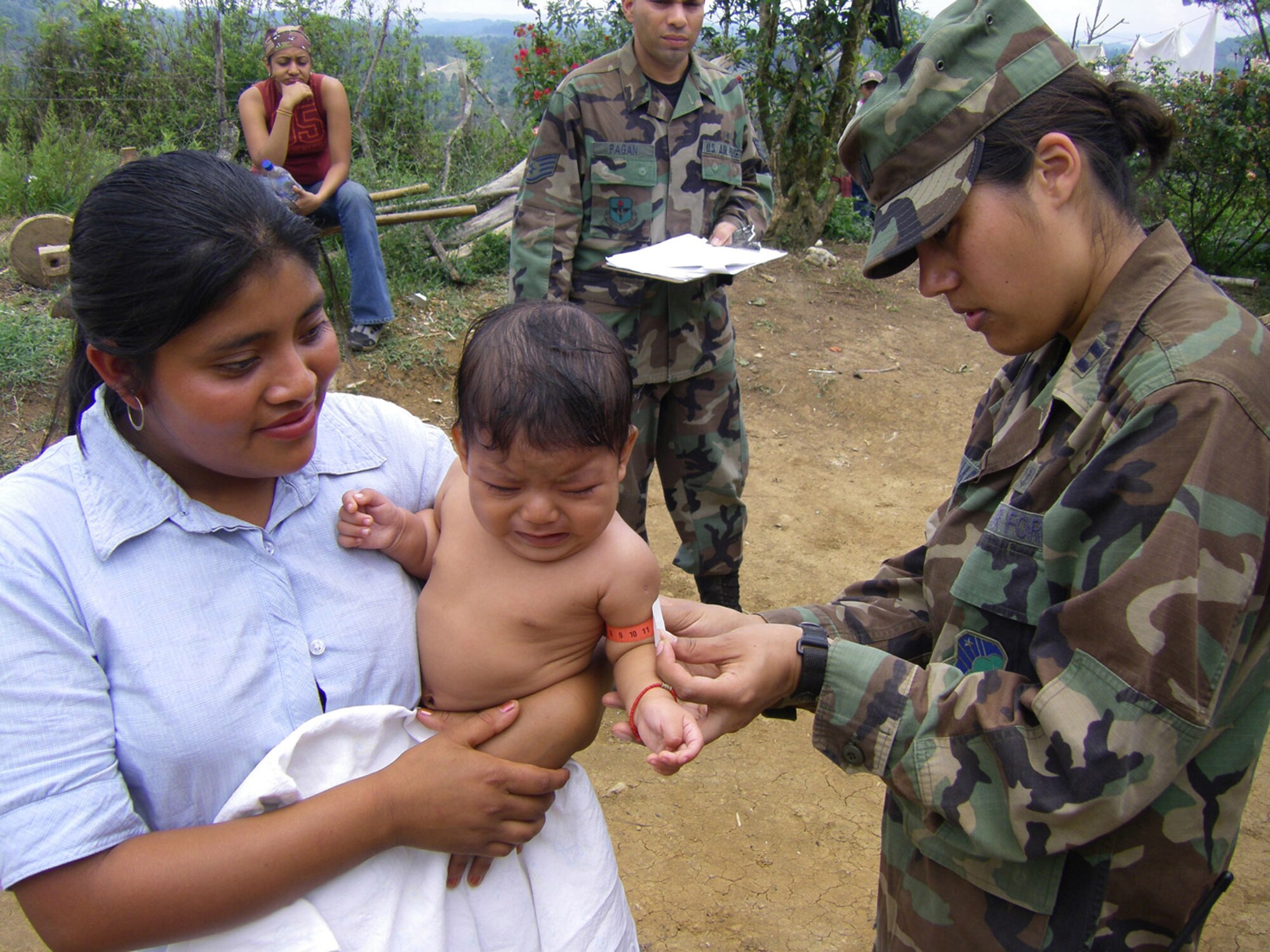 Capt. (Dr.) Larrisa Newman measures the mid-upper arm circumference of a child in Honduras June 3 to evaluate for malnutrition. Every four months, teams of U.S. military pediatricians and nutritionists drive and hike to the homes of people living in remote areas of Honduras to screen for malnutrition and anemia as well as provide basic medical care. Doctor Newman is a pediatric resident from Wilford Hall Medical Center in San Antonio, Texas. (U.S. Air Force photo/Maj. Robert Elwood) 