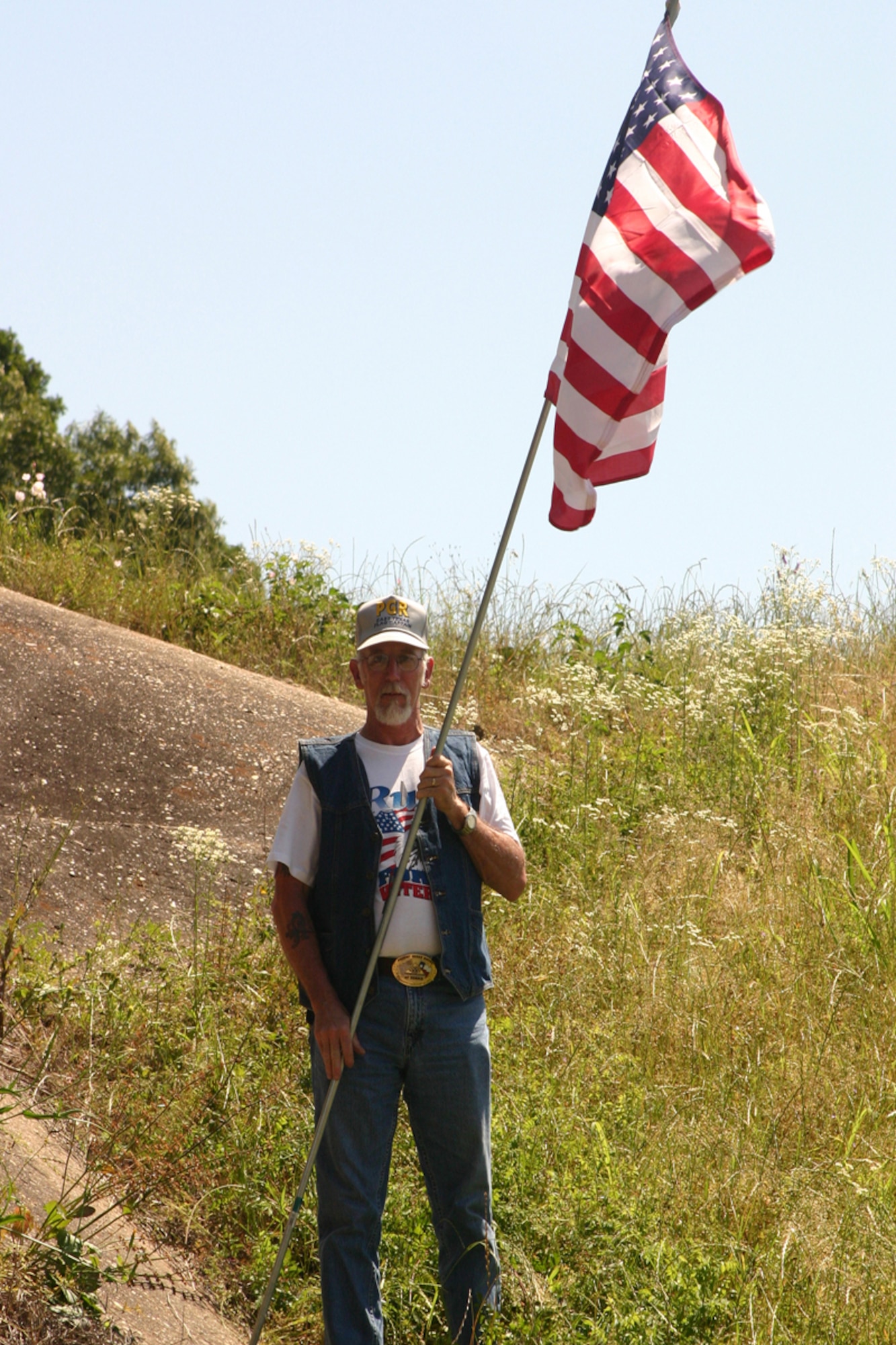 James Plumley, Patriot Guard Riders, East Texas Chapter, moves under the overpass at mile marker 633 in Waskom, Texas, Sunday, May 18, 2008, to await the Run For The Wall 2008's main body of bikers. Around 300 participants of RFTW rolled down Interstate 20 past Barksdale AFB, La., on their way to the Vietnam Veterans Memorial in Washington D.C., urged on by waves and shouts from hundreds of supports who lined the overpasses and embankments. Members of the Barksdale Freedom Riders were on hand to lend their support to the cause. (U.S. Air Force photo/Tech. Sgt. Jeff Walston)
