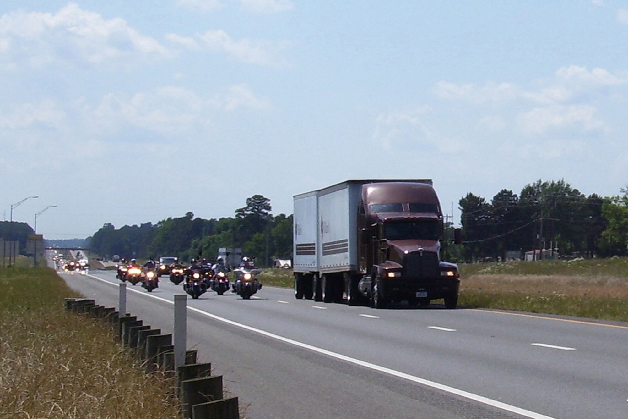 The Run For The Wall 2008 Southern Route's main body of riders approach Waskom, Texas, Sunday, May 18, 2008, on their way to the Vietnam Veterans Memorial in Washington D.C. Around 300 participants rolled down Interstate 20 past Barksdale AFB, La., urged on by waves and shouts from hundreds of supports who lined the overpasses and embankments along the route. Members of the Barksdale Freedom Riders were on hand to lend their support to the cause. (U.S. Air Force photo/Tech. Sgt. Jeff Walston)
