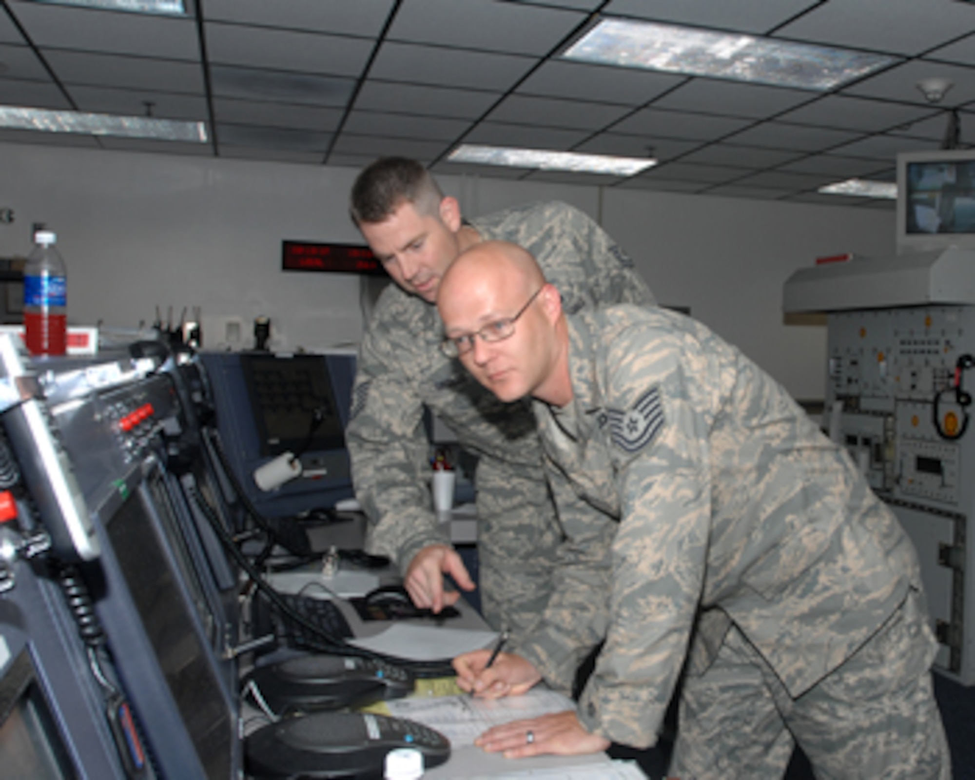 Whiteman Command Post members monitor an ongoing exercise scenario. (U.S. Air Force photo/Tech. Sgt. Samuel Park)
