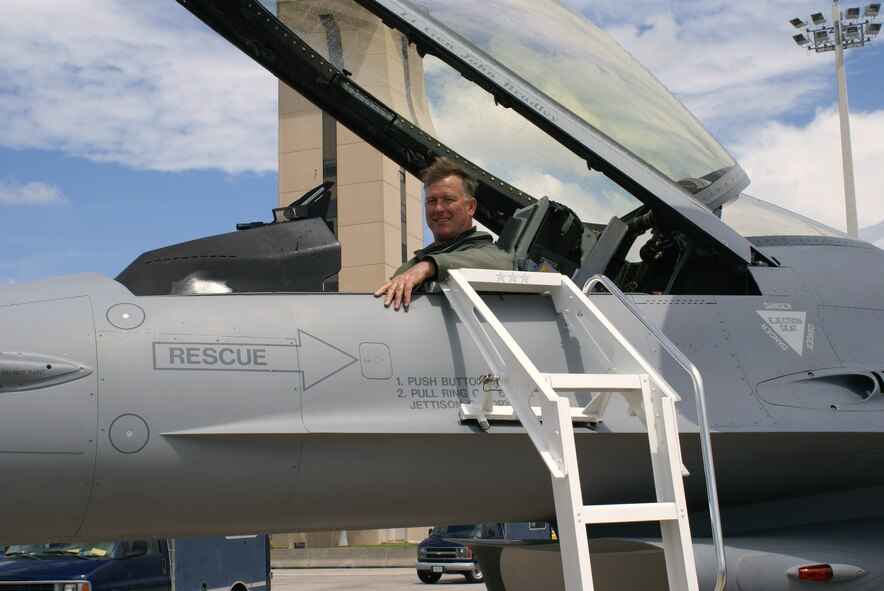 Lt. Gen. John Bradley, Commander, Air Force Reserve Command, flew his last mission with the 93rd Fighter Squadron “Makos” on June 12.  General Bradley visited Homestead ARB to say good-bye and thank base personnel for all their contributions made to the Reserve and the U.S. Air Force on June 10 – 12.  After more than 40 years of military service and 7,000 hours flying fighter aircraft, General Bradley will relinquish command to Maj. Gen. Charles Stenner, at a ceremony in Washington D.C., on Jun 24. (U.S. Air Force photo/Tim Norton)